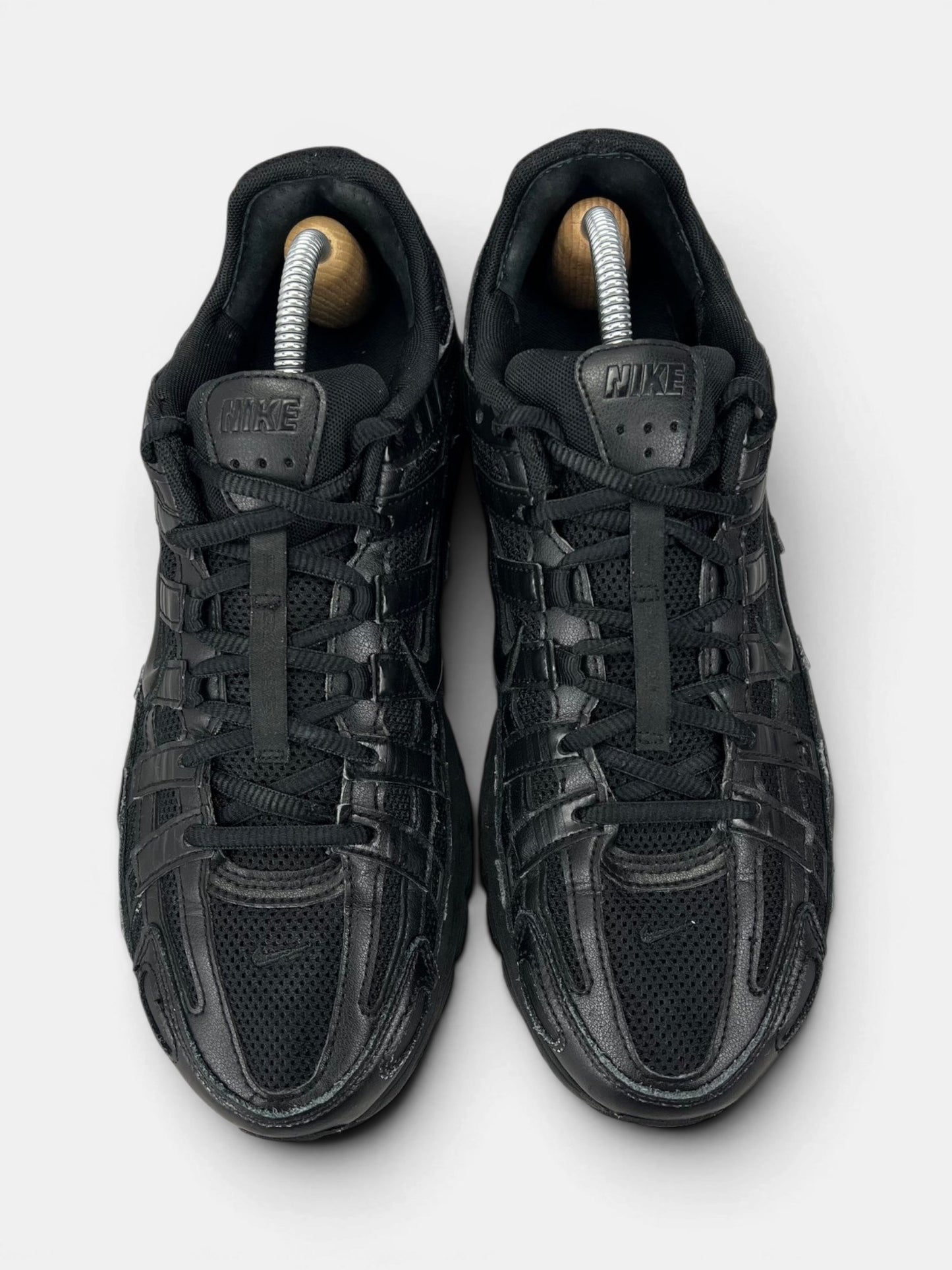 Nike P-6000 Black — buty sportowe męskie w bardzo dobrym stanie rozmiar 43, widok z góry