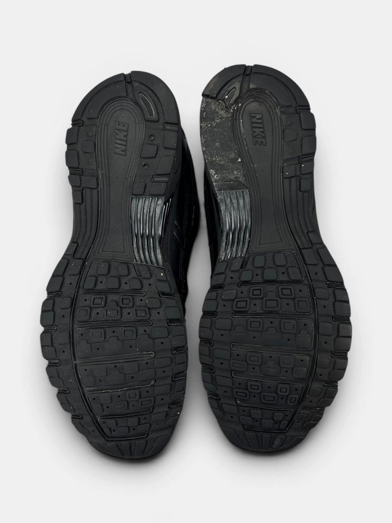 Nike P-6000 Black — buty sportowe męskie w bardzo dobrym stanie rozmiar 43, podeszwa