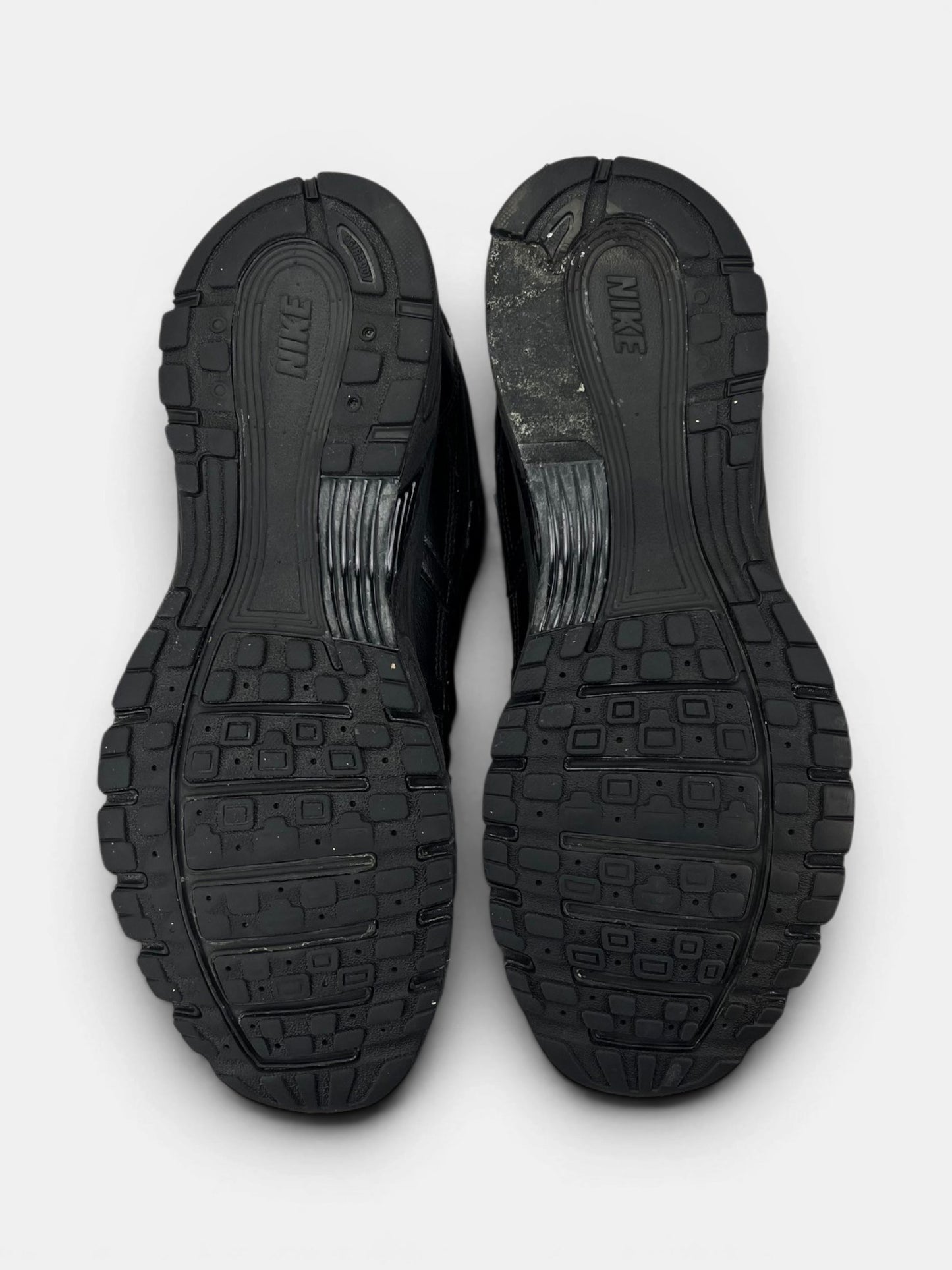 Nike P-6000 Black — buty sportowe męskie w bardzo dobrym stanie rozmiar 43, podeszwa