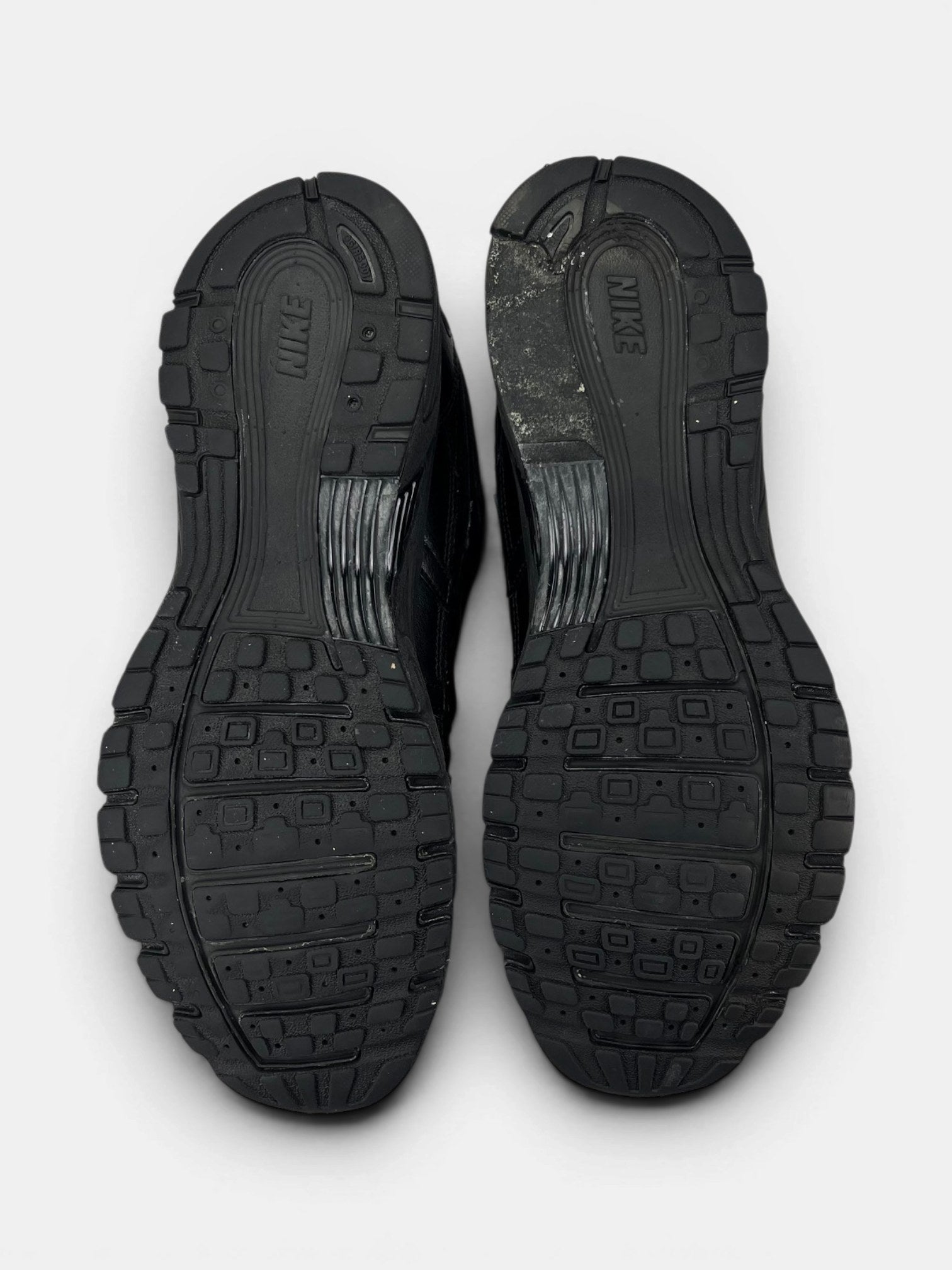 Nike P-6000 Black — buty sportowe męskie w bardzo dobrym stanie rozmiar 43, podeszwa