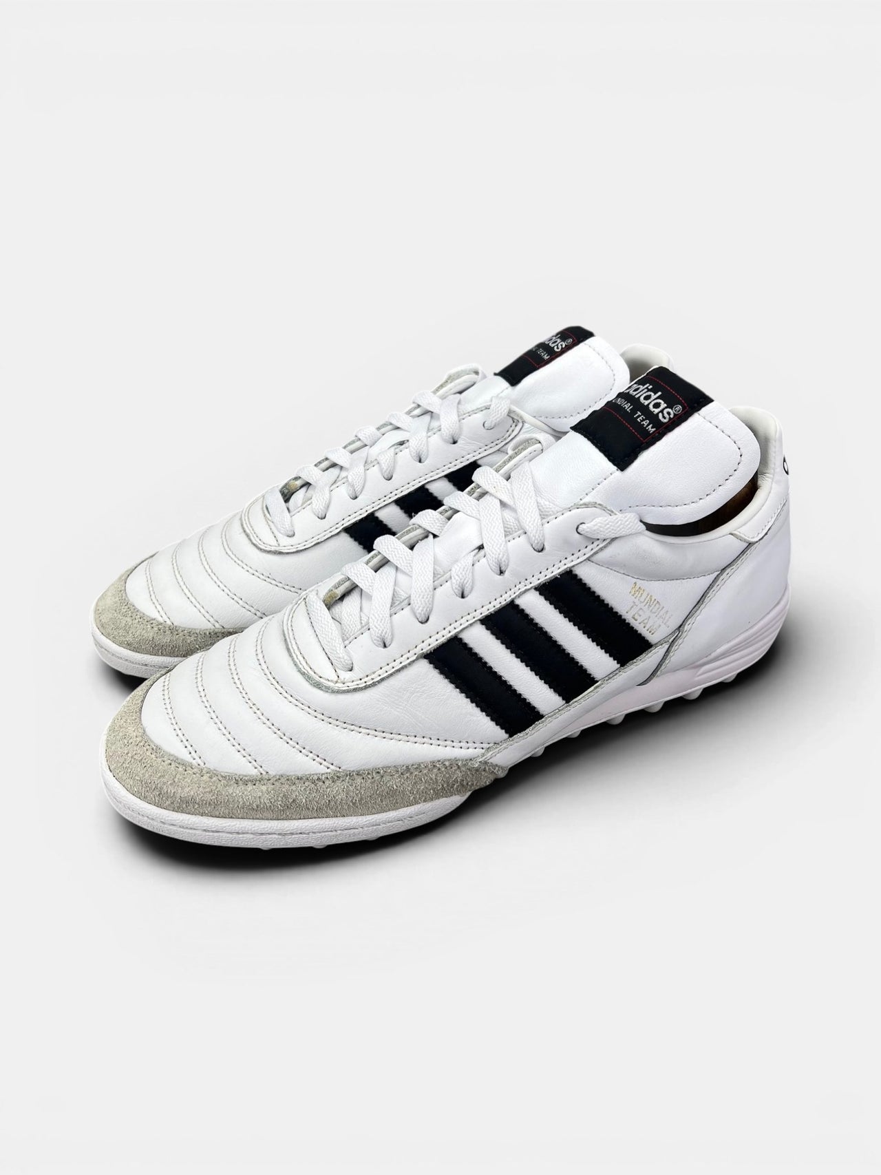 Adidas Mundial Team — buty sportowe męskie w bardzo dobrym stanie rozmiar 43 1/3, widok z boku