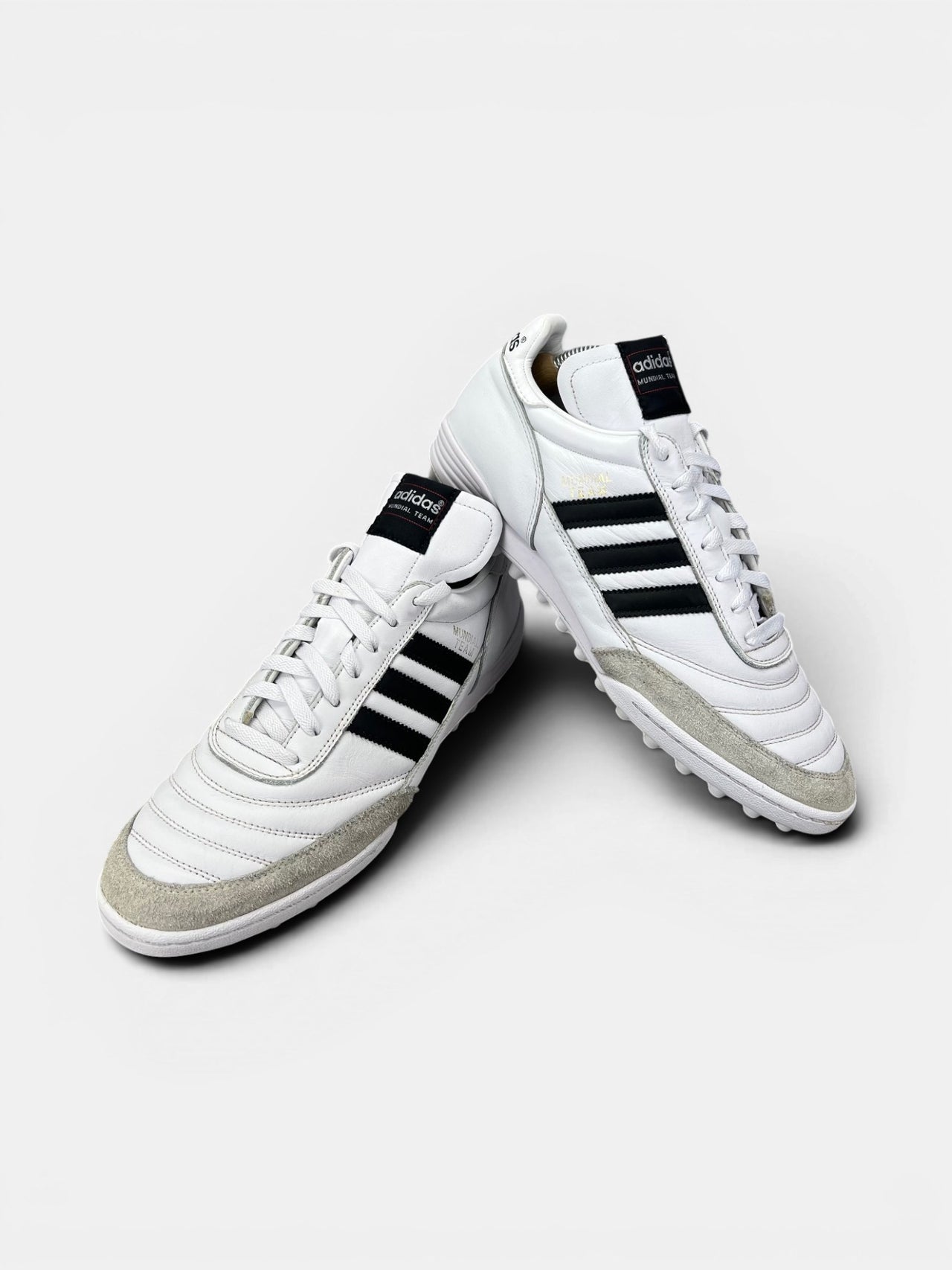 Adidas Mundial Team — buty sportowe męskie w bardzo dobrym stanie rozmiar 43 1/3, boczny profil