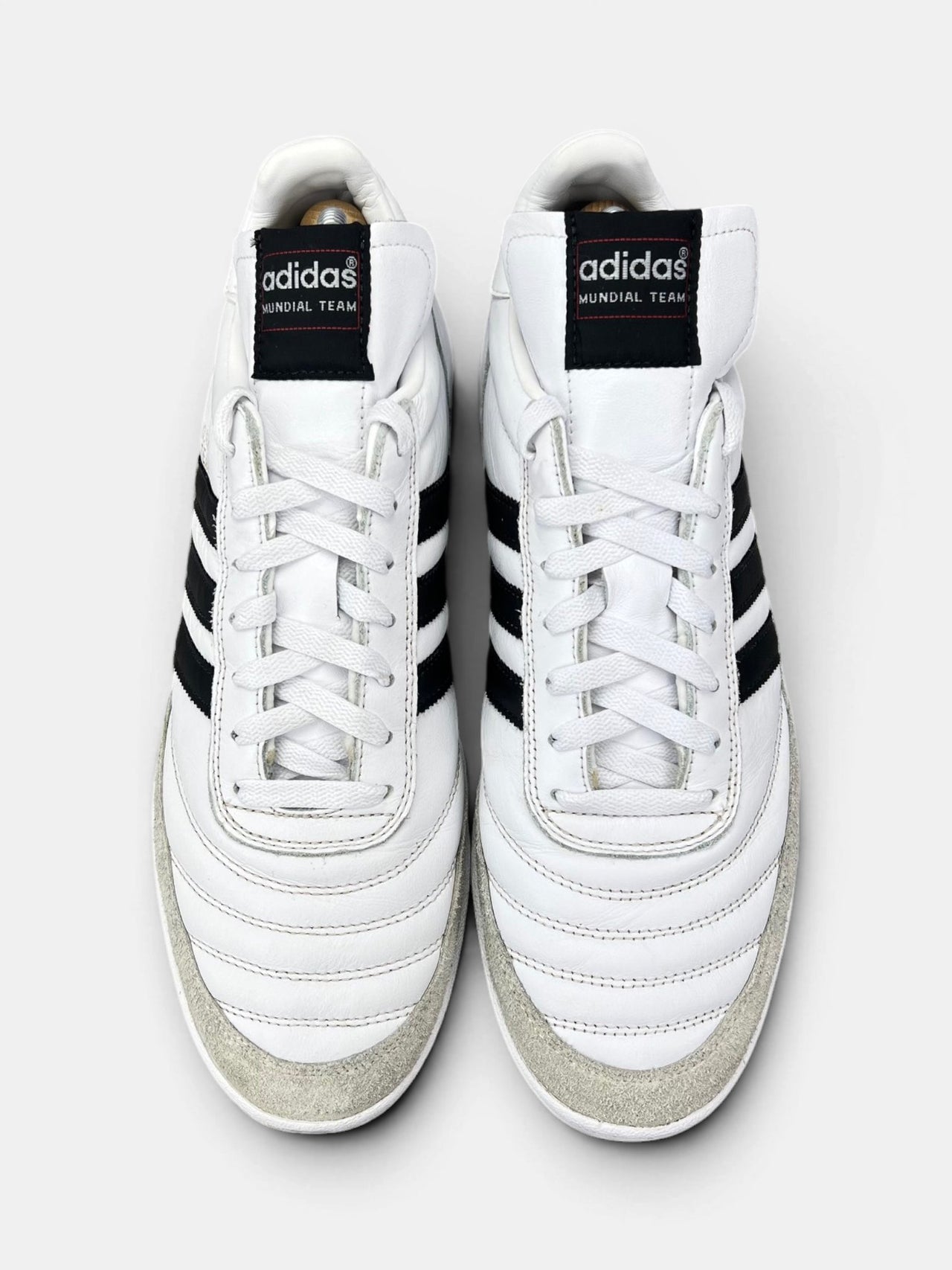 Adidas Mundial Team — buty sportowe męskie w bardzo dobrym stanie rozmiar 43 1/3, widok z góry