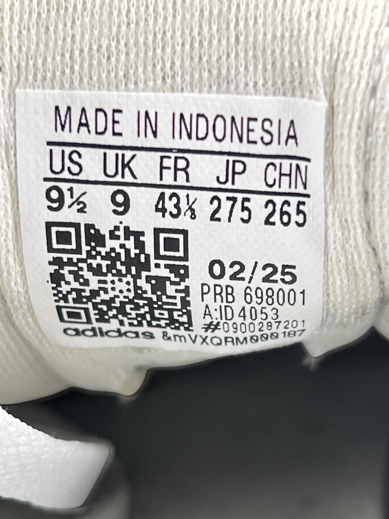 Adidas Mundial Team — buty sportowe męskie w bardzo dobrym stanie rozmiar 43 1/3, opcjonalne zdjęcie 1