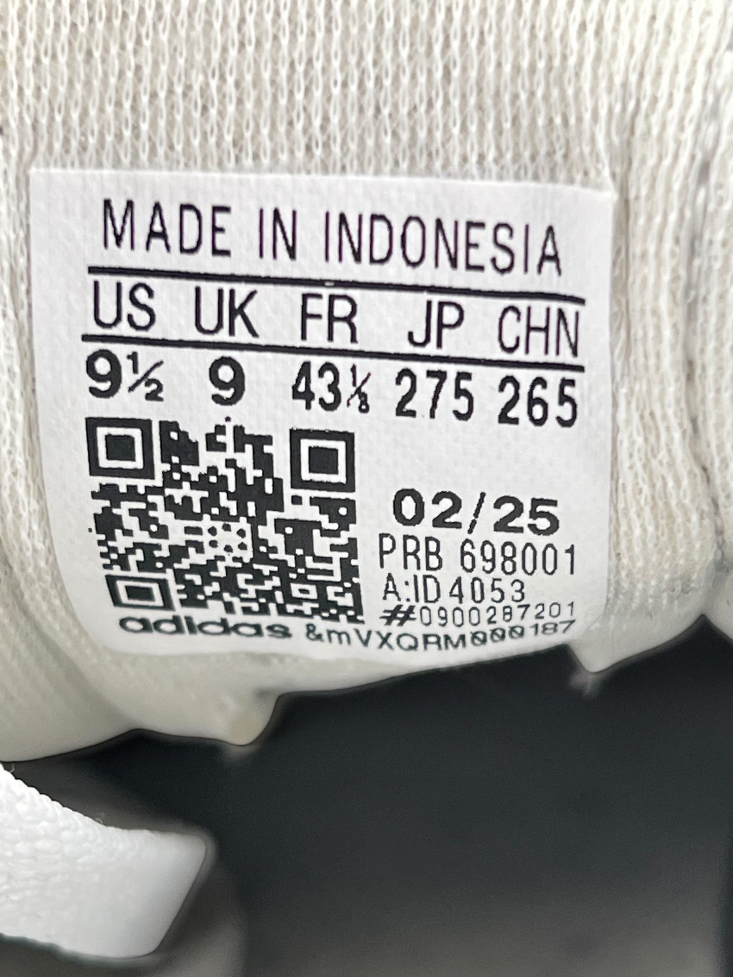 Adidas Mundial Team — buty sportowe męskie w bardzo dobrym stanie rozmiar 43 1/3, opcjonalne zdjęcie 1