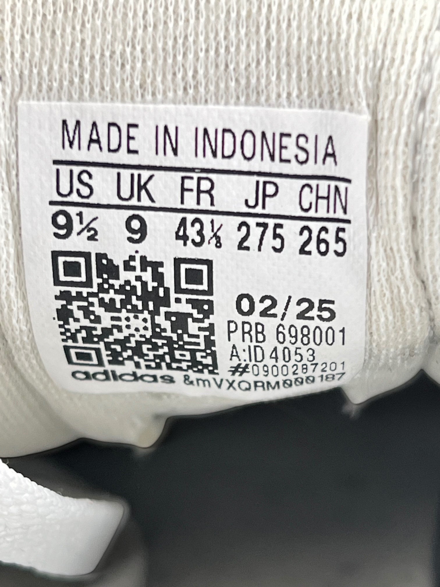 Adidas Mundial Team — buty sportowe męskie w bardzo dobrym stanie rozmiar 43 1/3, opcjonalne zdjęcie 1