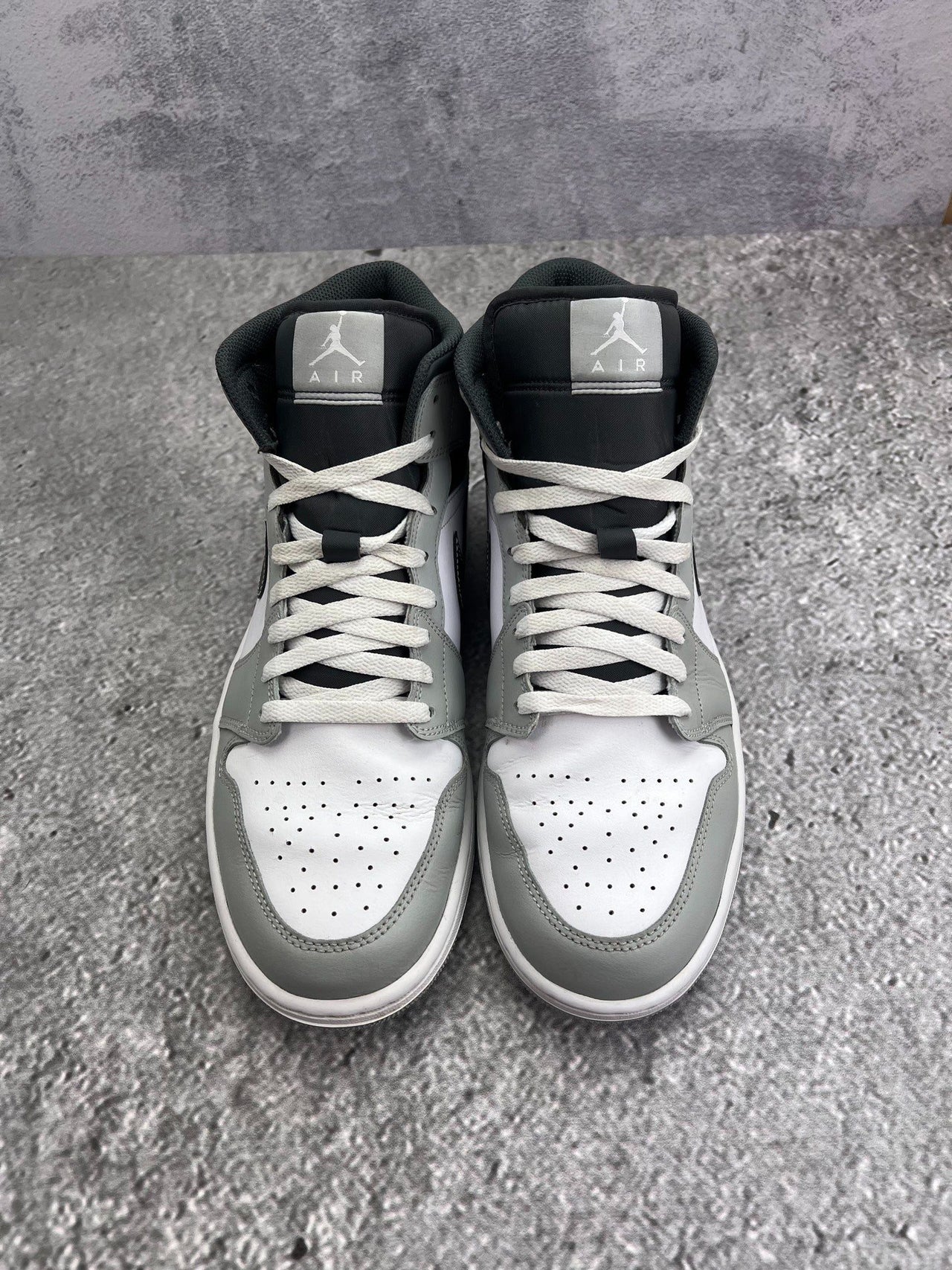 Jordan Air Jordan 1 Mid Light Smoke Grey — buty sportowe męskie w bardzo dobrym stanie rozmiar 44.5, widok z góry
