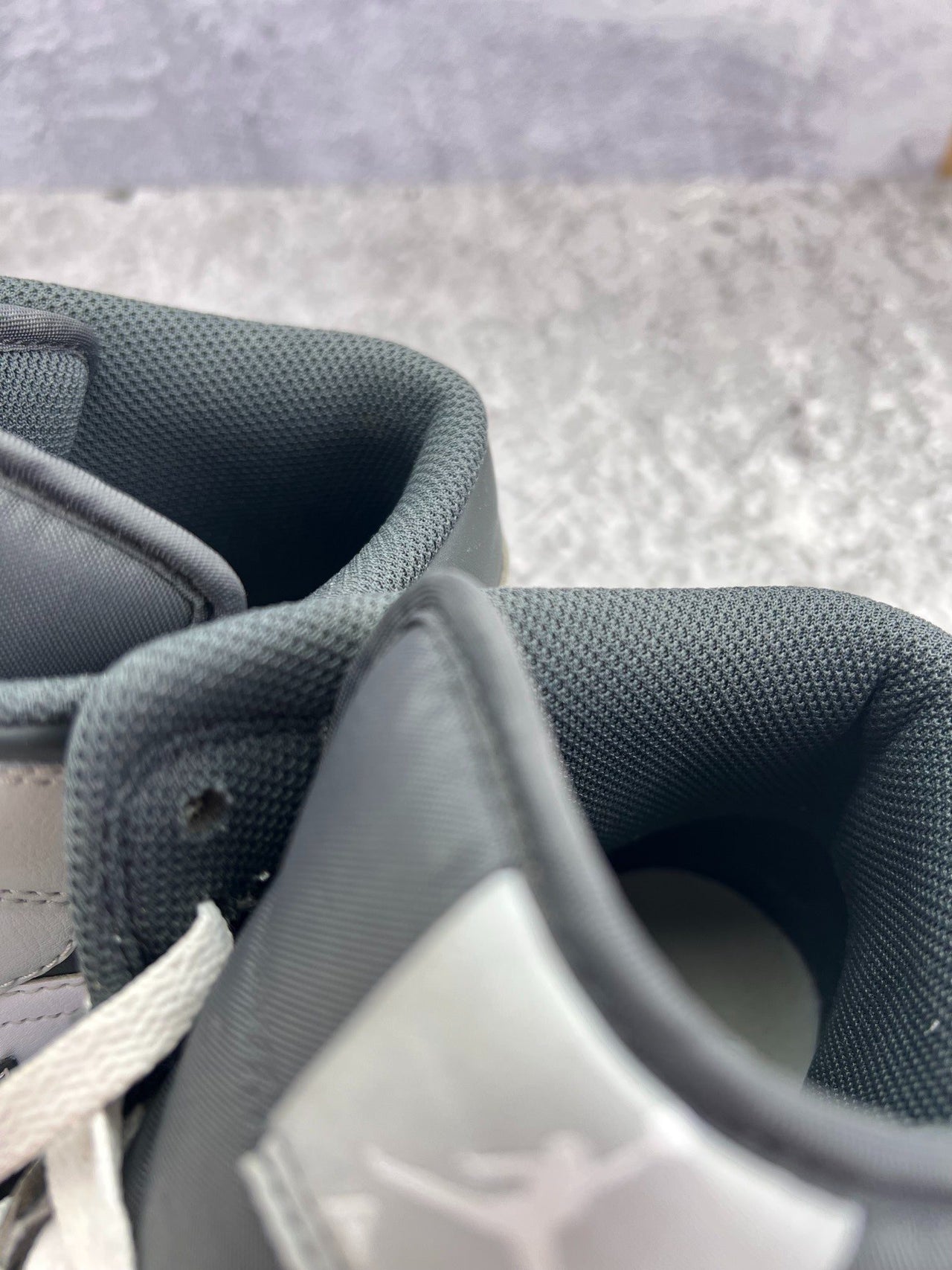 Jordan Air Jordan 1 Mid Light Smoke Grey — buty sportowe męskie w bardzo dobrym stanie rozmiar 44.5, podeszwa