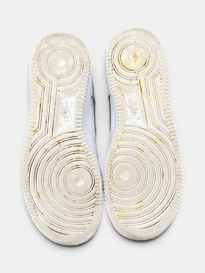Nike Air Force 1 Low Triple White — buty sportowe damskie w bardzo dobrym stanie rozmiar 39, podeszwa