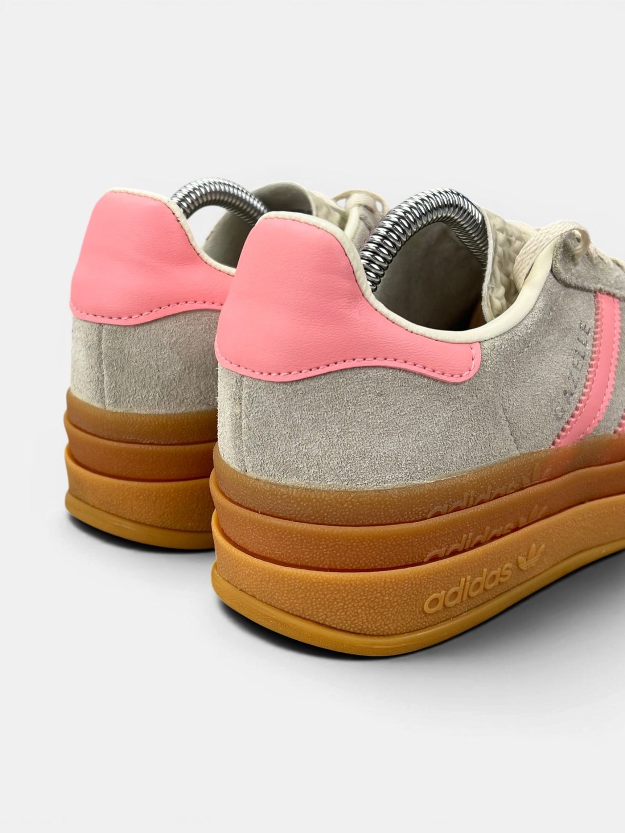 Adidas Gazelle Bold Beige Semi Pink Spark — buty sportowe damskie w bardzo dobrym stanie rozmiar 38 2/3, widok z tyłu