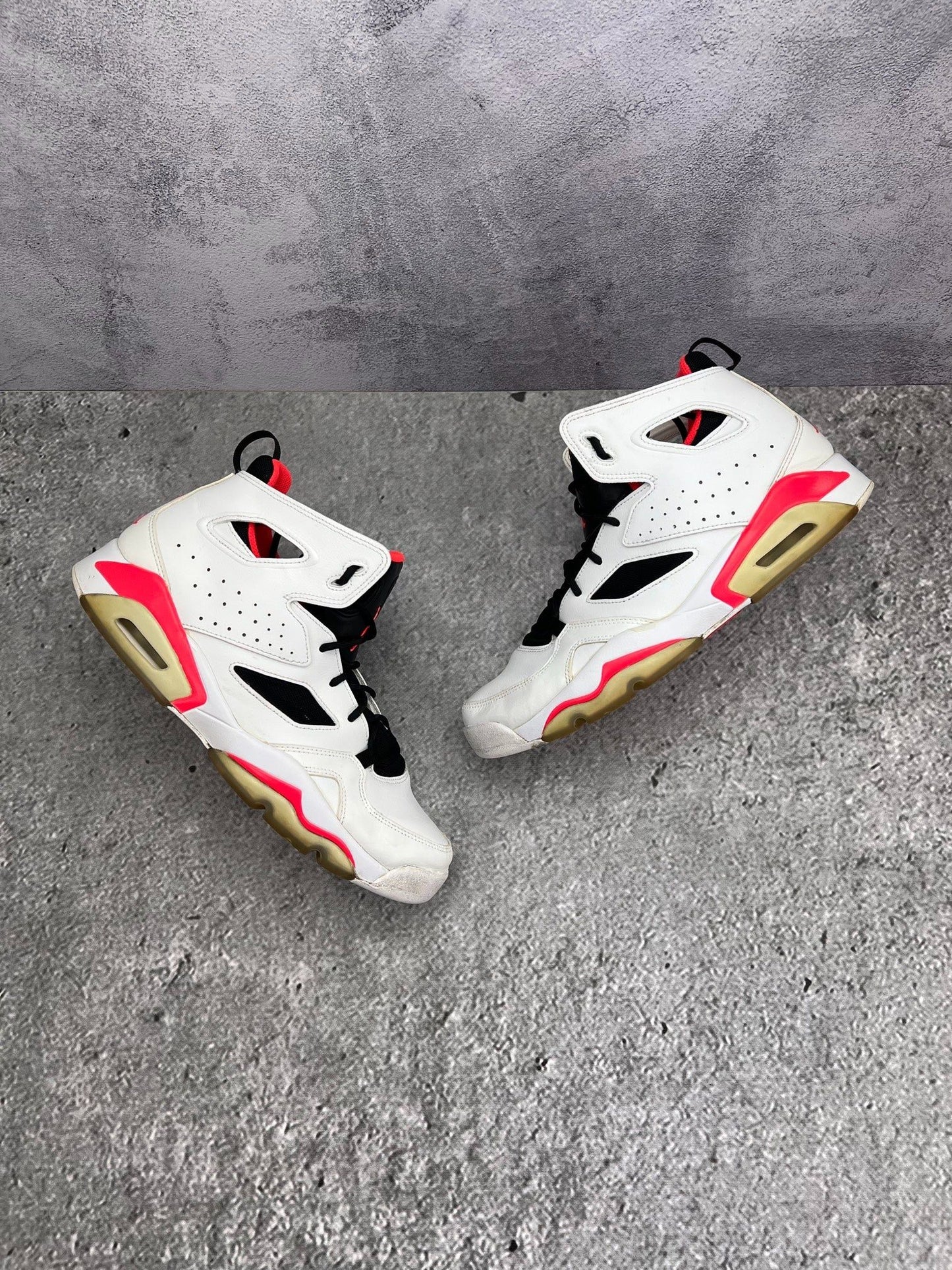 Nike Jordan Flight Club '91 White Infrared — buty sportowe męskie w bardzo dobrym stanie rozmiar 44, widok z góry na zewnętrzną stronę butów