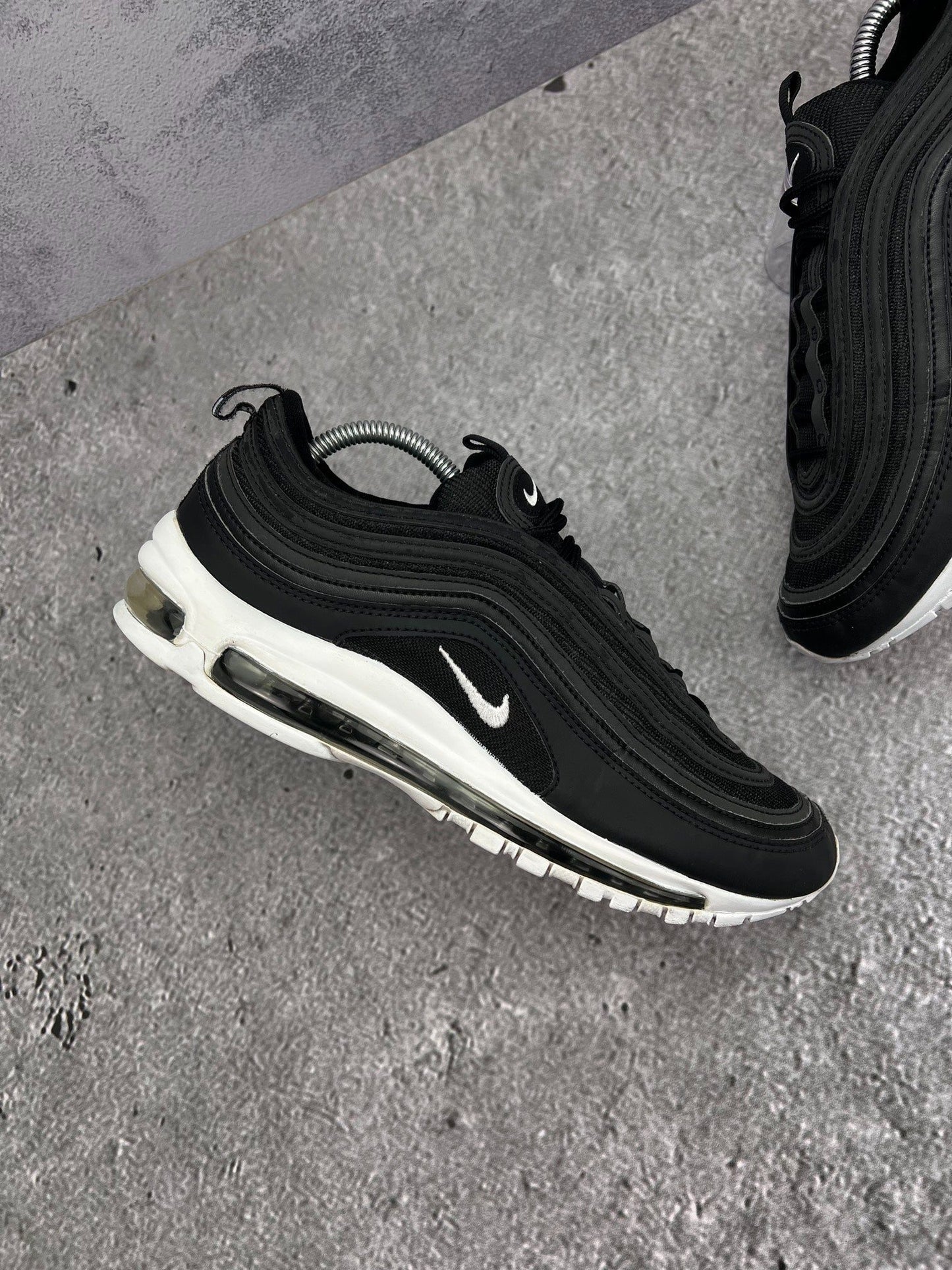 Nike Air Max 97 — buty sportowe męskie w bardzo dobrym stanie rozmiar 44, zewnętrzny panel prawego buta