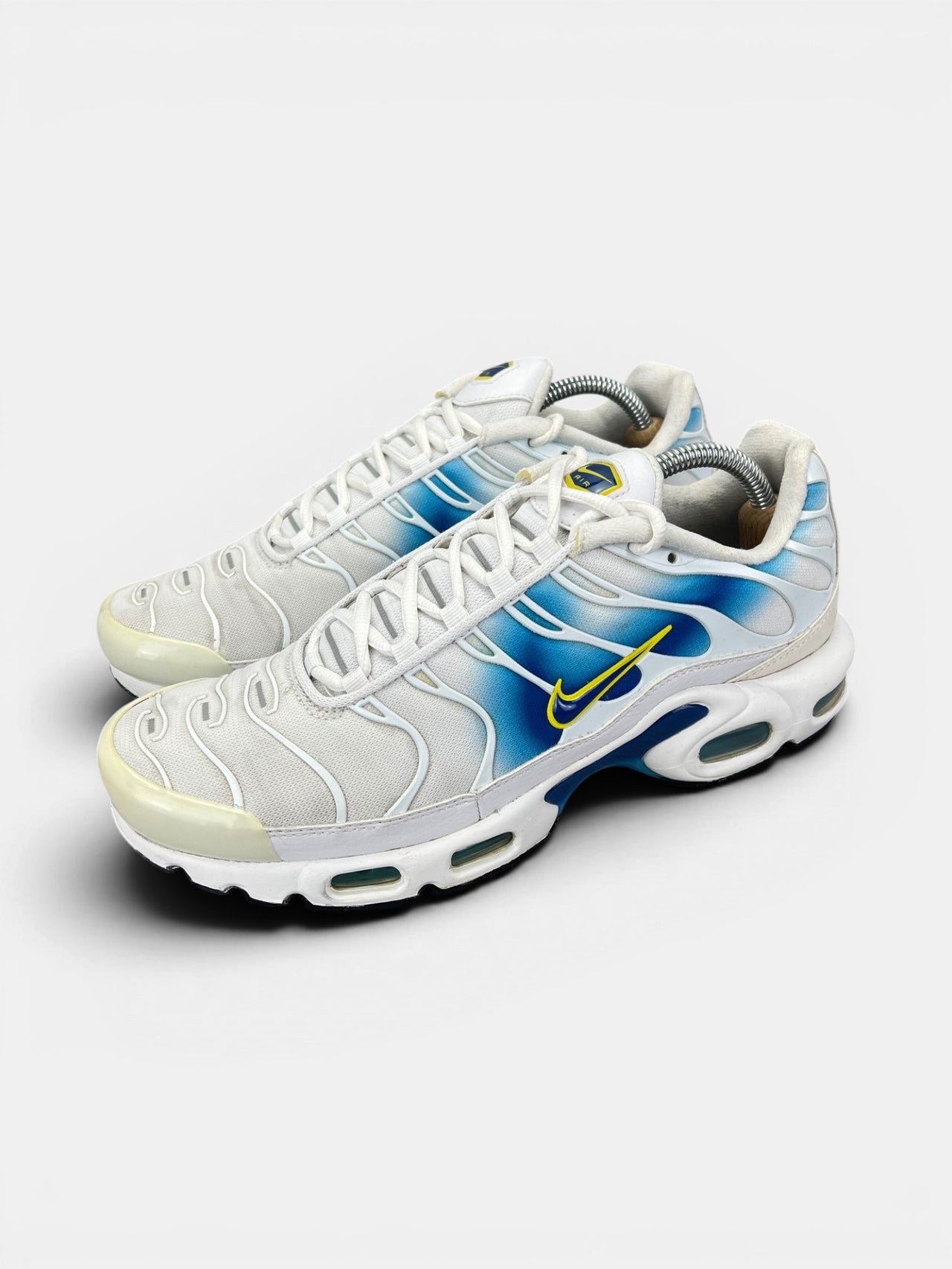 Nike Air Max Plus Spray Paint Swoosh — buty sportowe męskie w bardzo dobrym stanie rozmiar 43, widok z boku