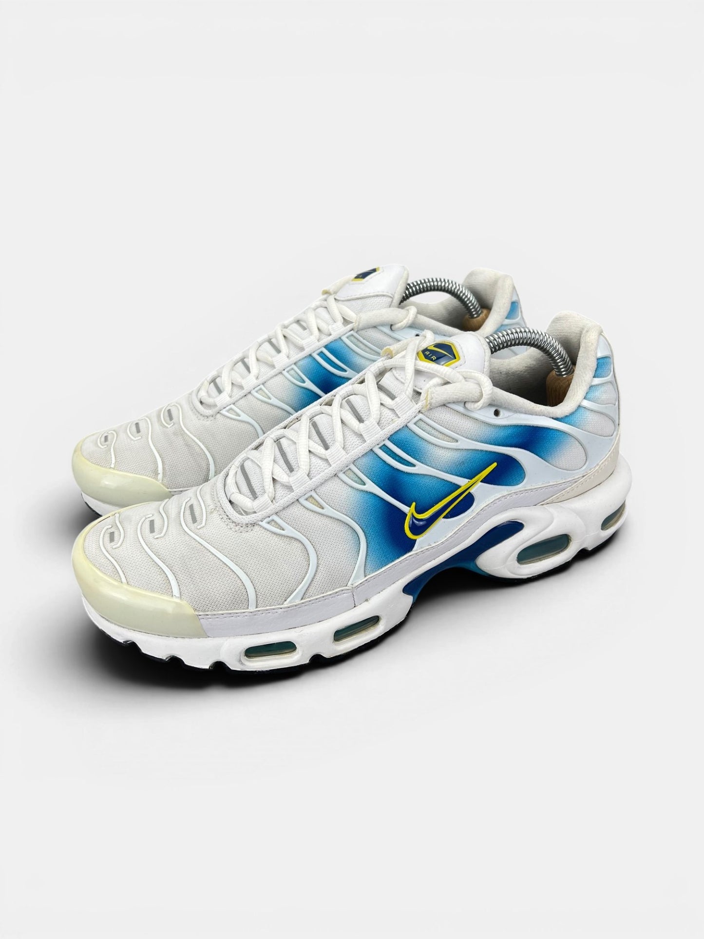 Nike Air Max Plus Spray Paint Swoosh — buty sportowe męskie w bardzo dobrym stanie rozmiar 43, widok z boku