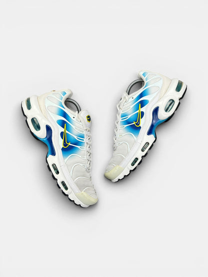 Nike Air Max Plus Spray Paint Swoosh — buty sportowe męskie w bardzo dobrym stanie rozmiar 43, widok z góry na zewnętrzną stronę butów