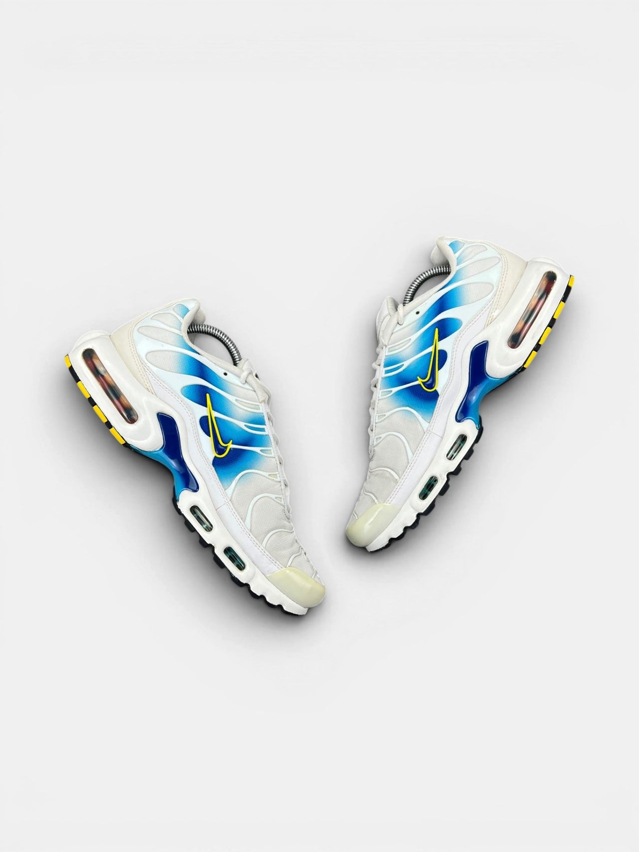 Nike Air Max Plus Spray Paint Swoosh — buty sportowe męskie w bardzo dobrym stanie rozmiar 43, widok z góry na wewnętrzną stronę butów