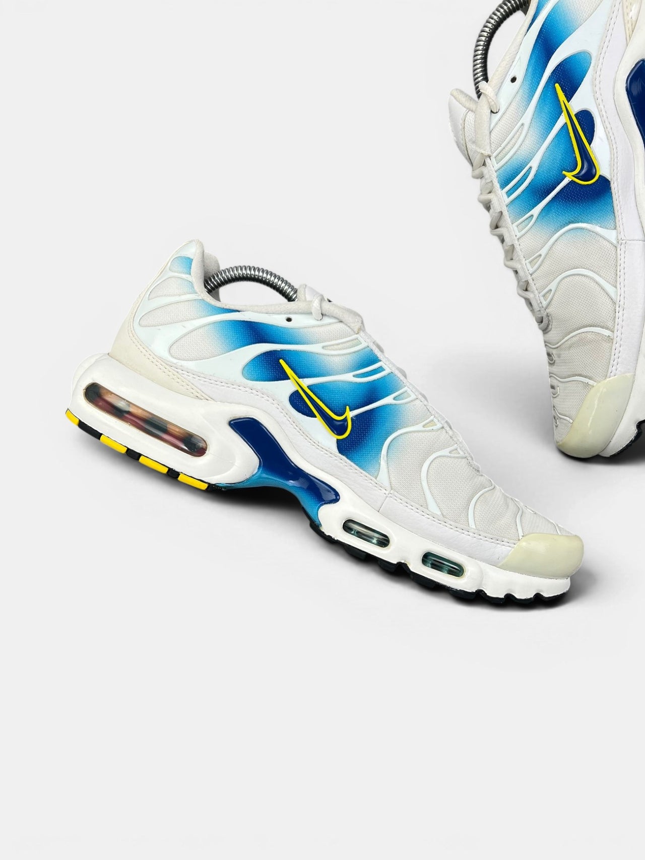 Nike Air Max Plus Spray Paint Swoosh — buty sportowe męskie w bardzo dobrym stanie rozmiar 43, wewnętrzny panel lewego buta