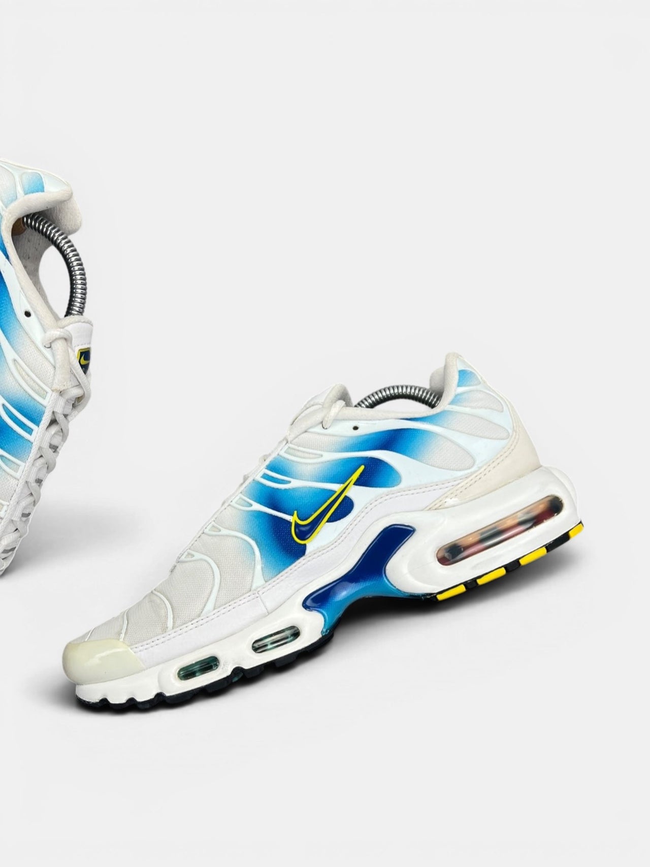 Nike Air Max Plus Spray Paint Swoosh — buty sportowe męskie w bardzo dobrym stanie rozmiar 43, wewnętrzny panel prawego buta