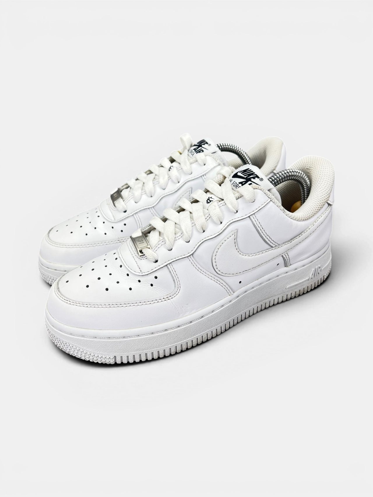 Nike Air Force 1 '07 EasyOn EasyOn White — buty sportowe damskie w bardzo dobrym stanie rozmiar 37.5, widok z boku