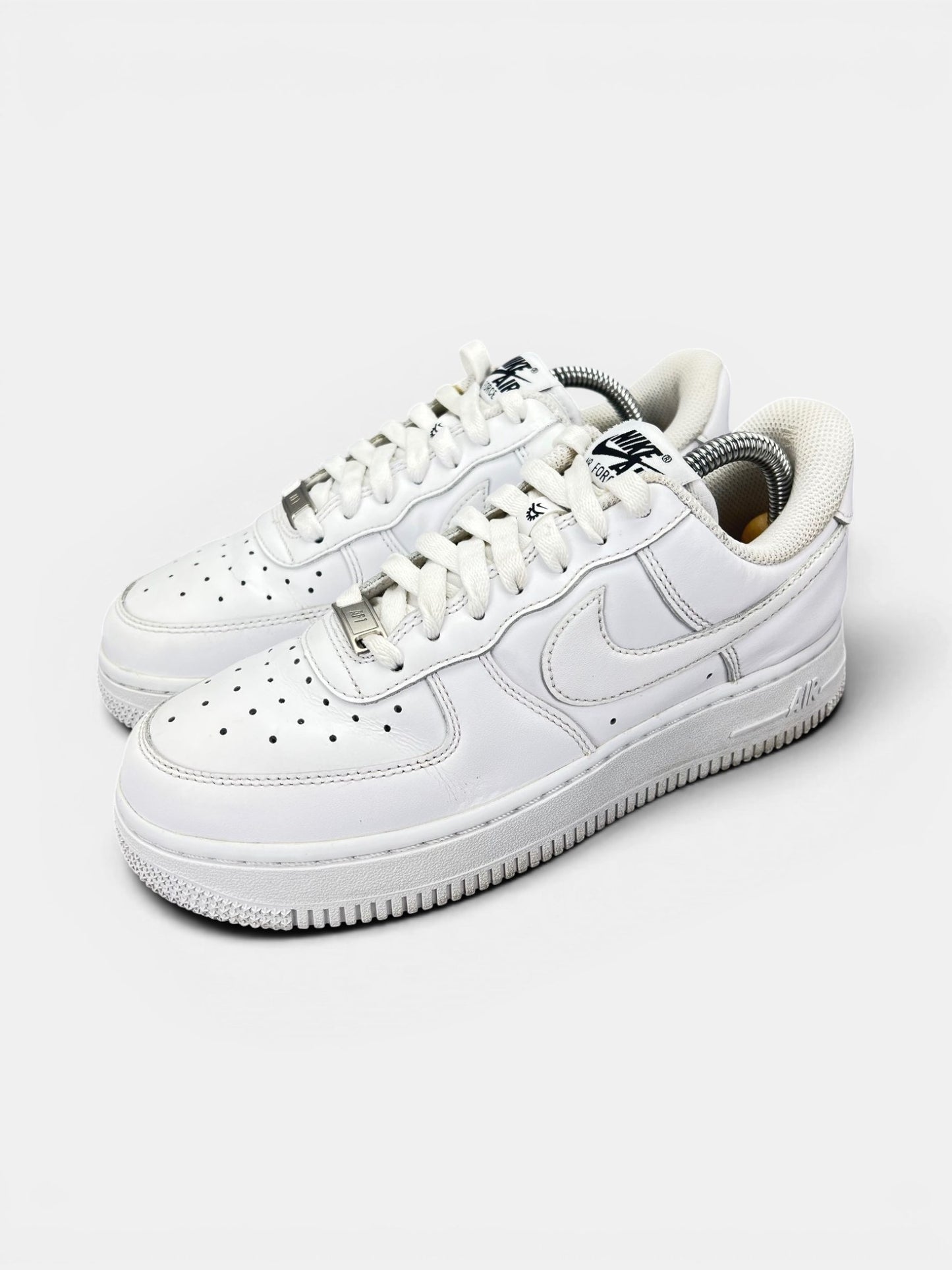 Nike Air Force 1 '07 EasyOn EasyOn White — buty sportowe damskie w bardzo dobrym stanie rozmiar 37.5, widok z boku