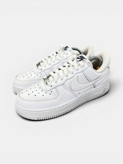Nike Air Force 1 '07 EasyOn EasyOn White — buty sportowe damskie w bardzo dobrym stanie rozmiar 37.5, widok z boku
