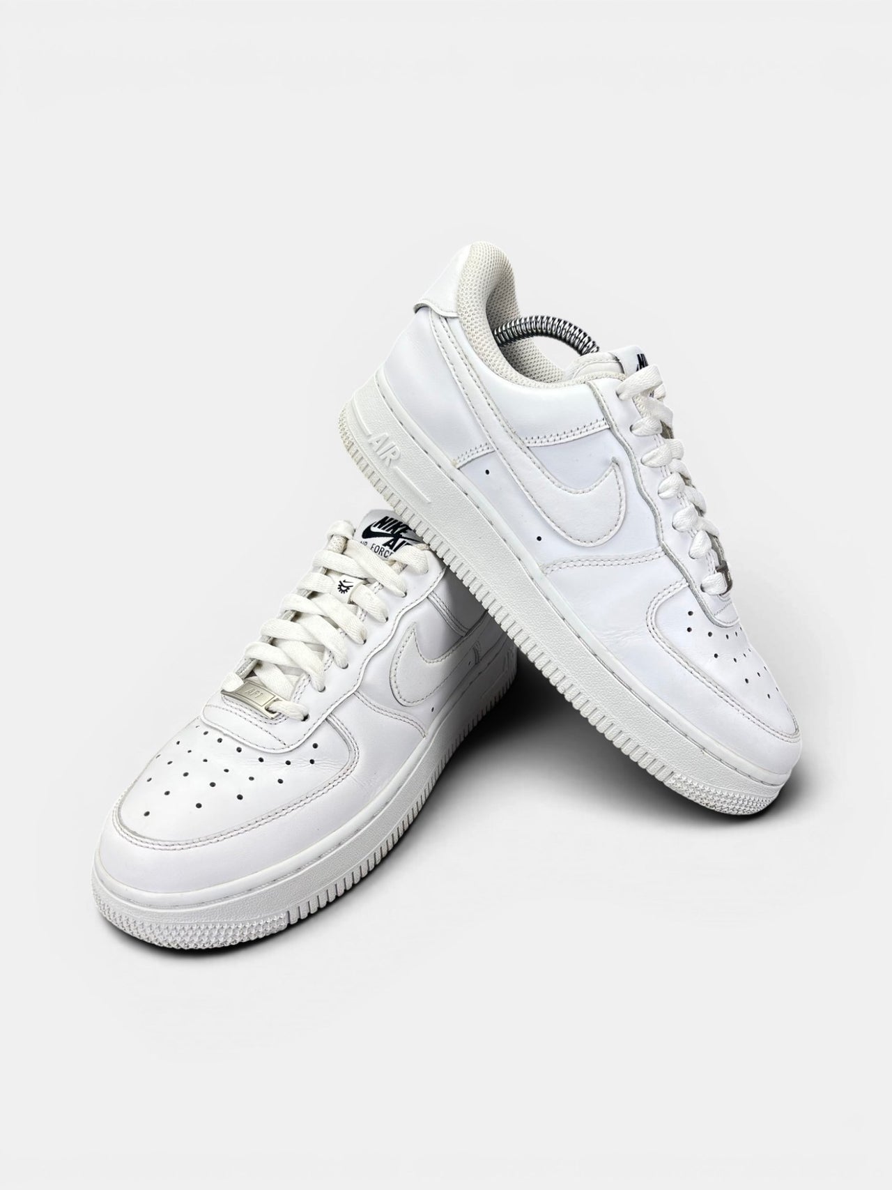 Nike Air Force 1 '07 EasyOn EasyOn White — buty sportowe damskie w bardzo dobrym stanie rozmiar 37.5, boczny profil