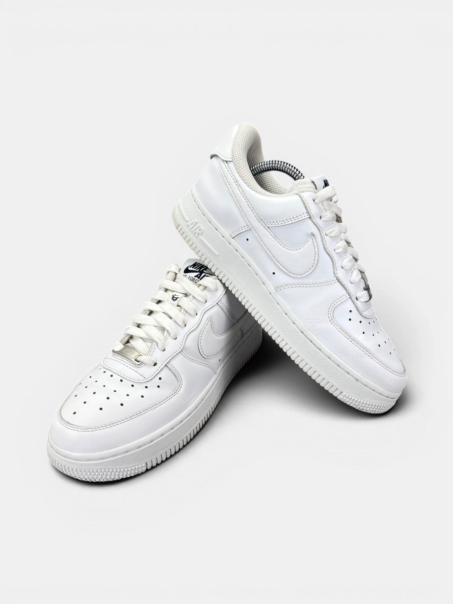 Nike Air Force 1 '07 EasyOn EasyOn White — buty sportowe damskie w bardzo dobrym stanie rozmiar 37.5, boczny profil
