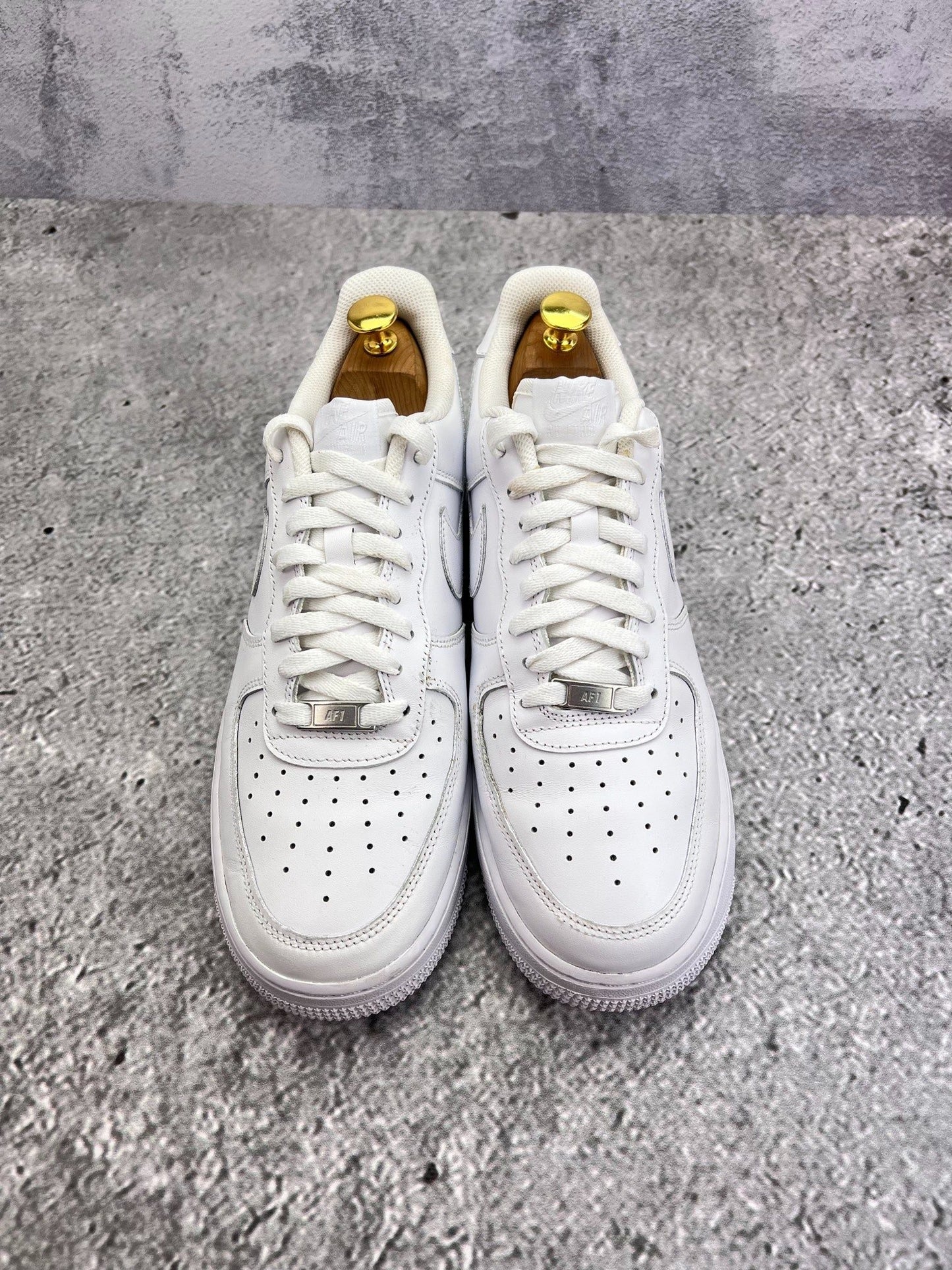 Nike Air Force 1 Low Triple White — buty sportowe męskie w bardzo dobrym stanie rozmiar 44.5, widok z góry