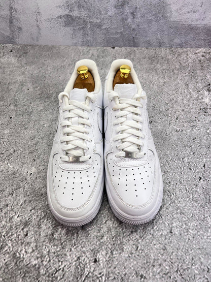 Nike Air Force 1 Low Triple White — buty sportowe męskie w bardzo dobrym stanie rozmiar 44.5, widok z góry
