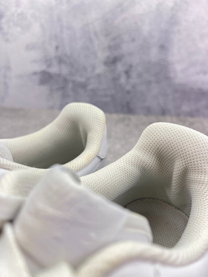 Nike Air Force 1 Low Triple White — buty sportowe męskie w bardzo dobrym stanie rozmiar 44.5, zapiętki butów