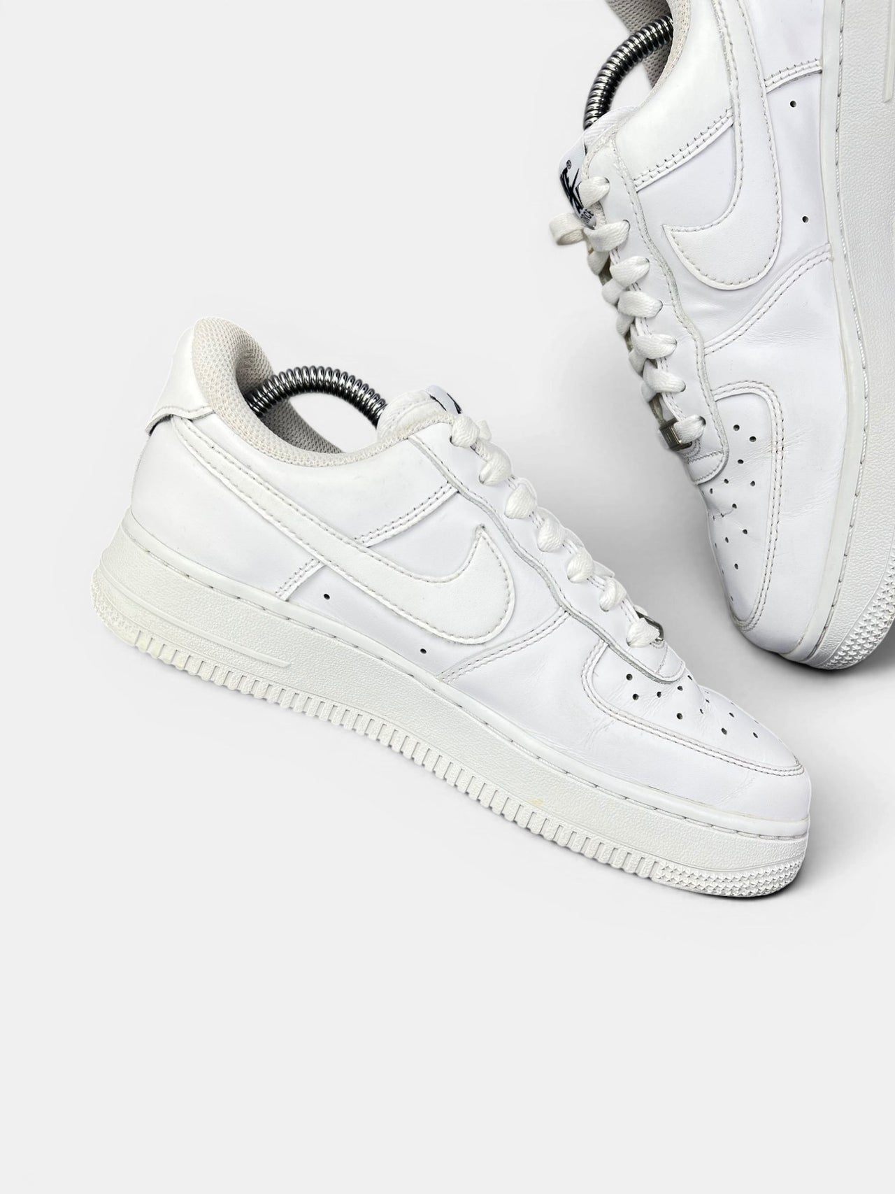 Nike Air Force 1 '07 EasyOn EasyOn White — buty sportowe damskie w bardzo dobrym stanie rozmiar 37.5, wewnętrzny panel lewego buta