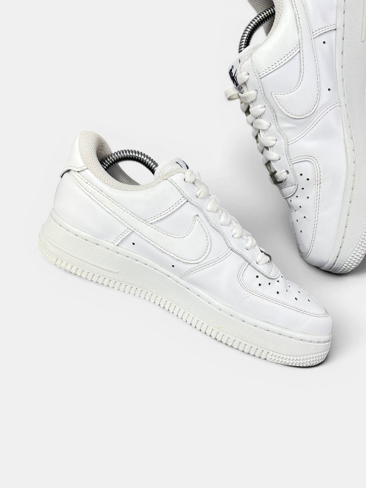 Nike Air Force 1 '07 EasyOn EasyOn White — buty sportowe damskie w bardzo dobrym stanie rozmiar 37.5, wewnętrzny panel lewego buta