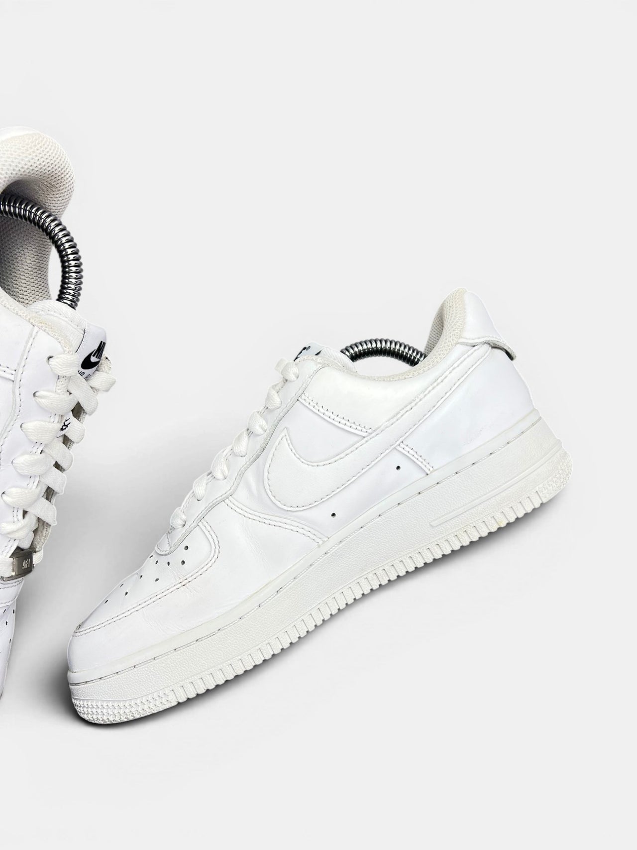 Nike Air Force 1 '07 EasyOn EasyOn White — buty sportowe damskie w bardzo dobrym stanie rozmiar 37.5, wewnętrzny panel prawego buta