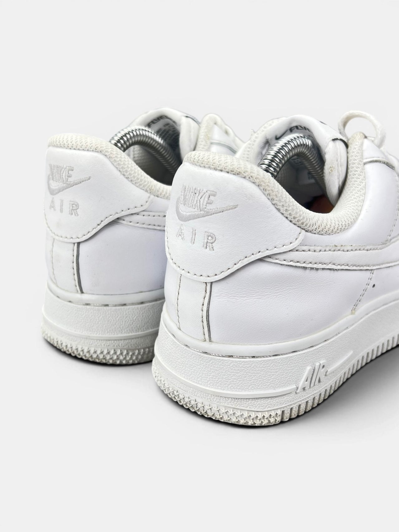 Nike Air Force 1 '07 EasyOn EasyOn White — buty sportowe damskie w bardzo dobrym stanie rozmiar 37.5, widok z tyłu