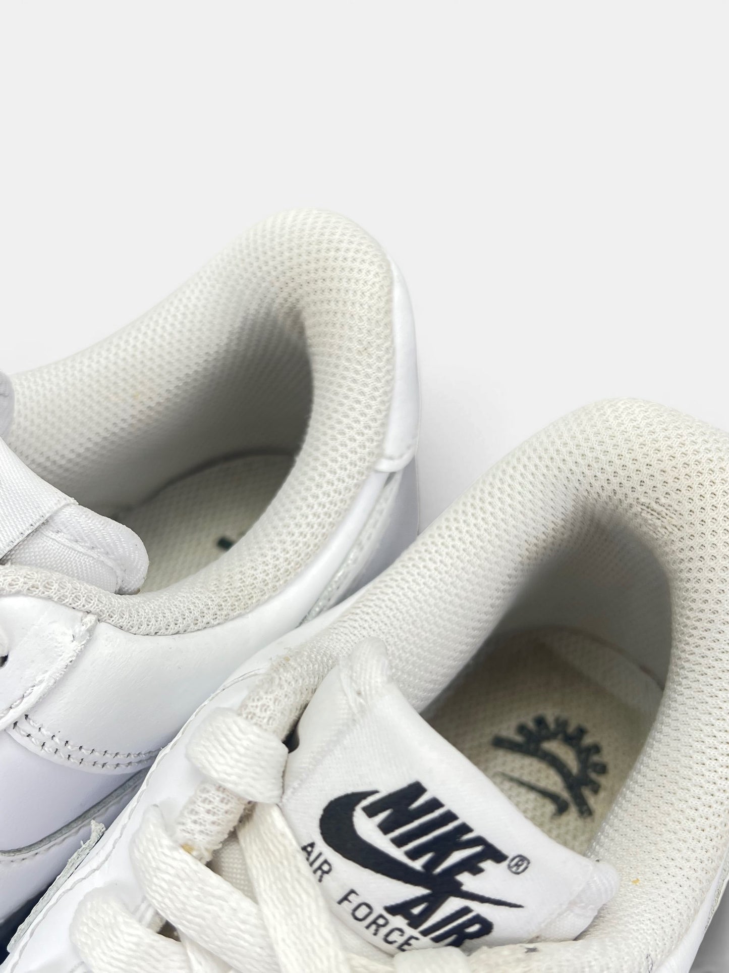 Nike Air Force 1 '07 EasyOn EasyOn White — buty sportowe damskie w bardzo dobrym stanie rozmiar 37.5, zapiętki butów