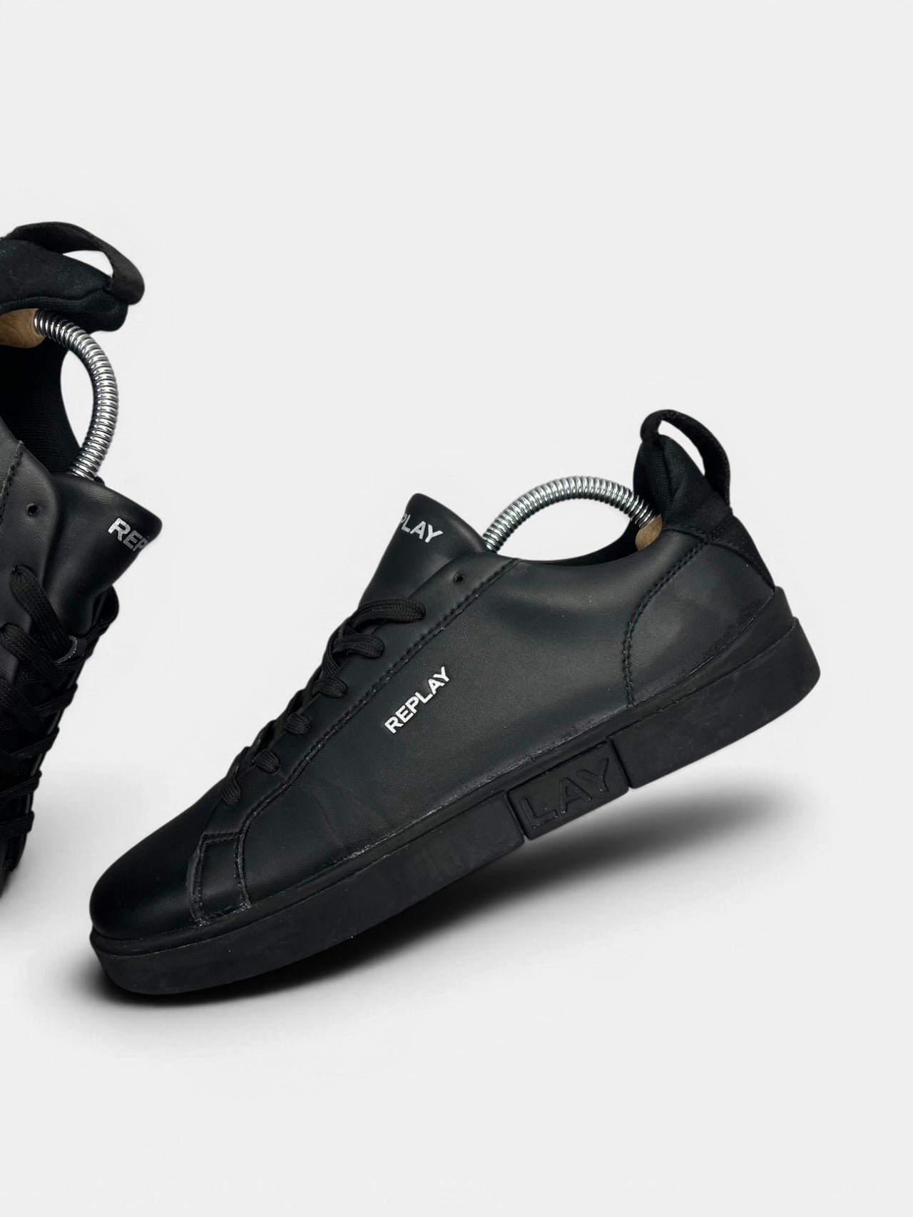Replay Sneakersy — buty sportowe męskie w bardzo dobrym stanie rozmiar 42, zewnętrzny panel lewego buta