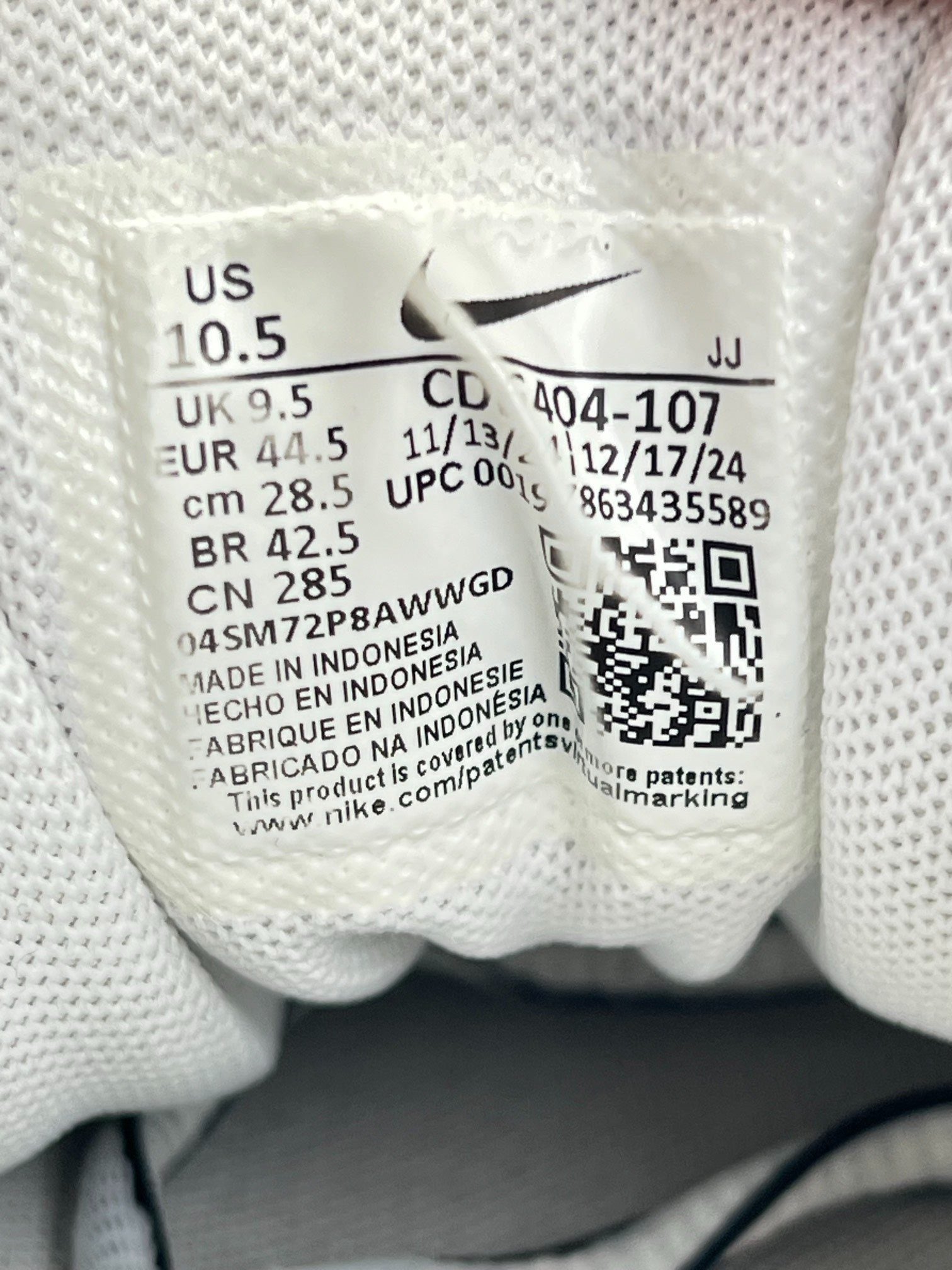 Nike P-6000 P-6000 Metallic Silver — buty sportowe męskie w bardzo dobrym stanie rozmiar 44.5, zapiętki butów