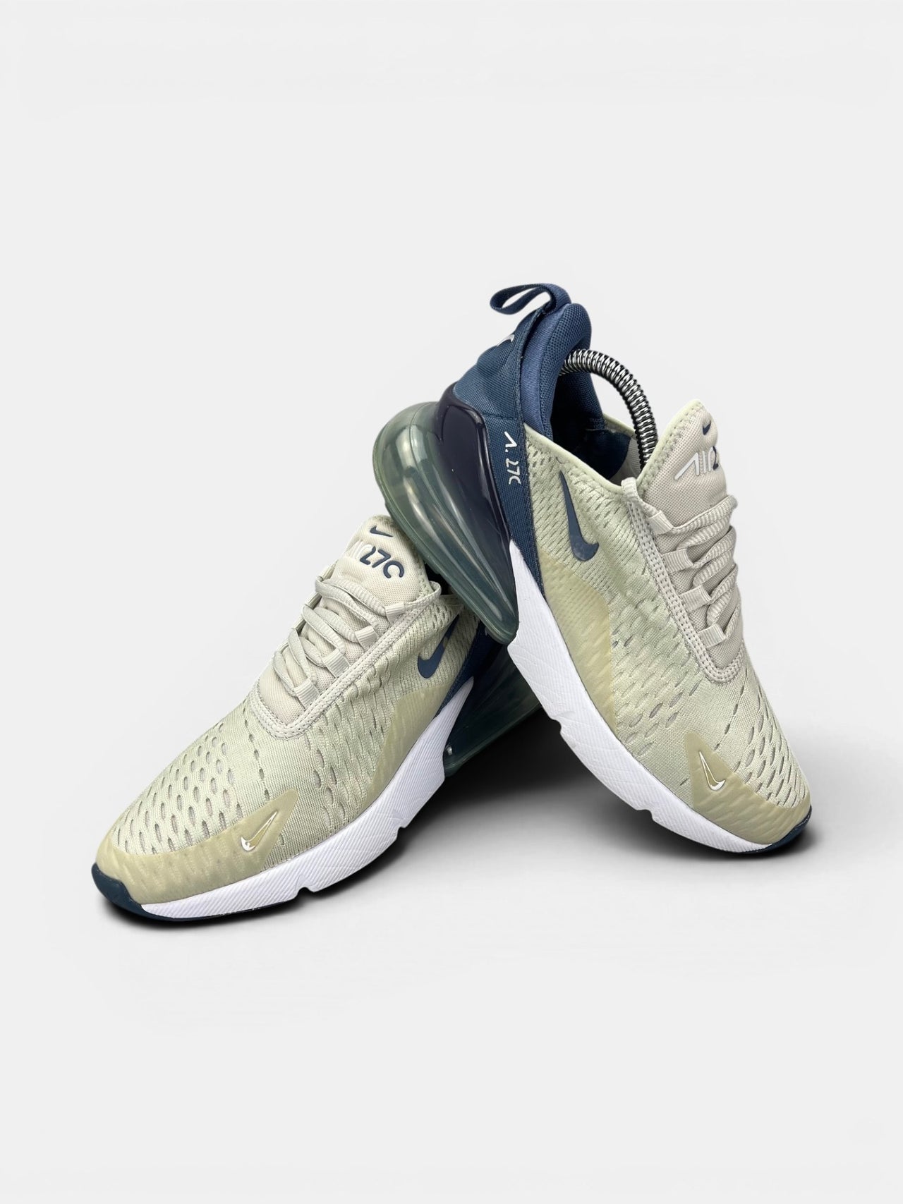 Nike Air Max 720 — buty sportowe damskie w bardzo dobrym stanie rozmiar 38, boczny profil