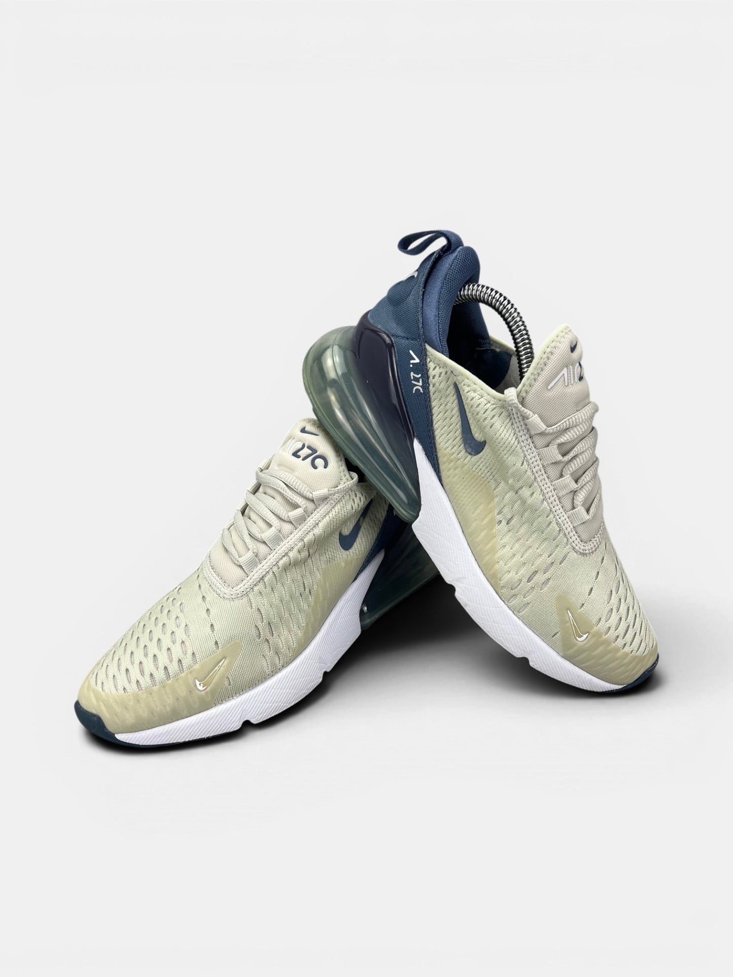 Nike Air Max 720 — buty sportowe damskie w bardzo dobrym stanie rozmiar 38, boczny profil