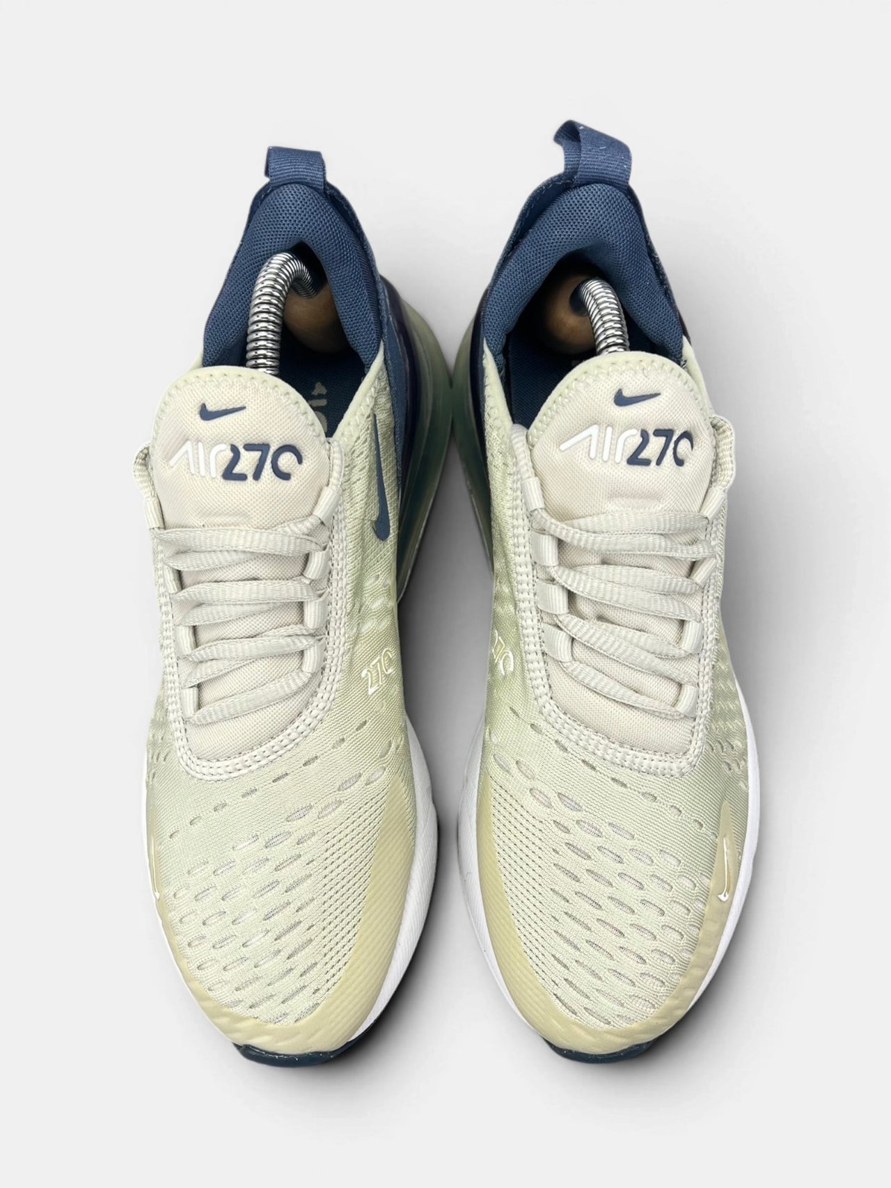 Nike Air Max 720 — buty sportowe damskie w bardzo dobrym stanie rozmiar 38, widok z góry