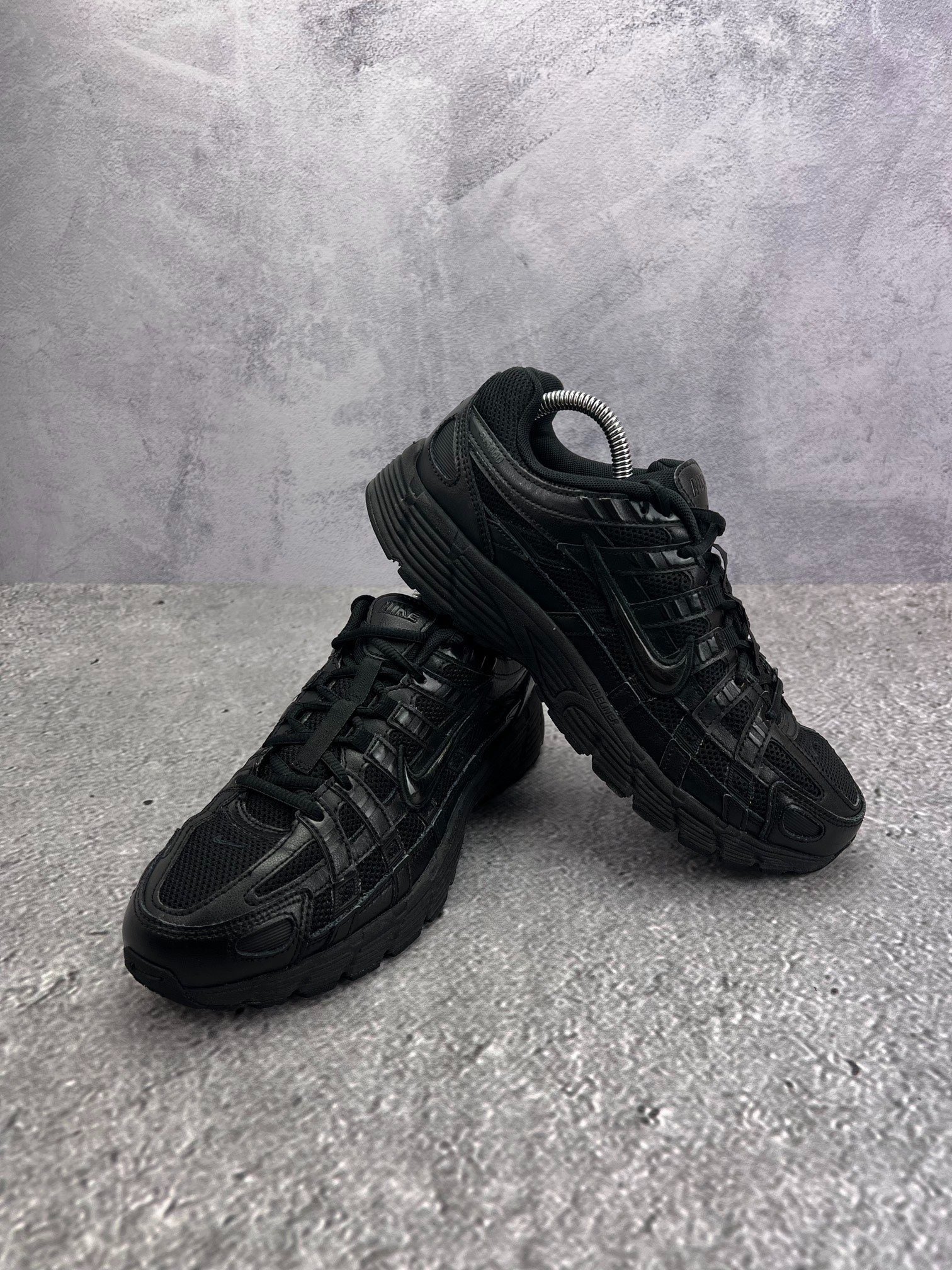 Nike P-6000 Black — buty sportowe męskie w bardzo dobrym stanie rozmiar 42, boczny profil