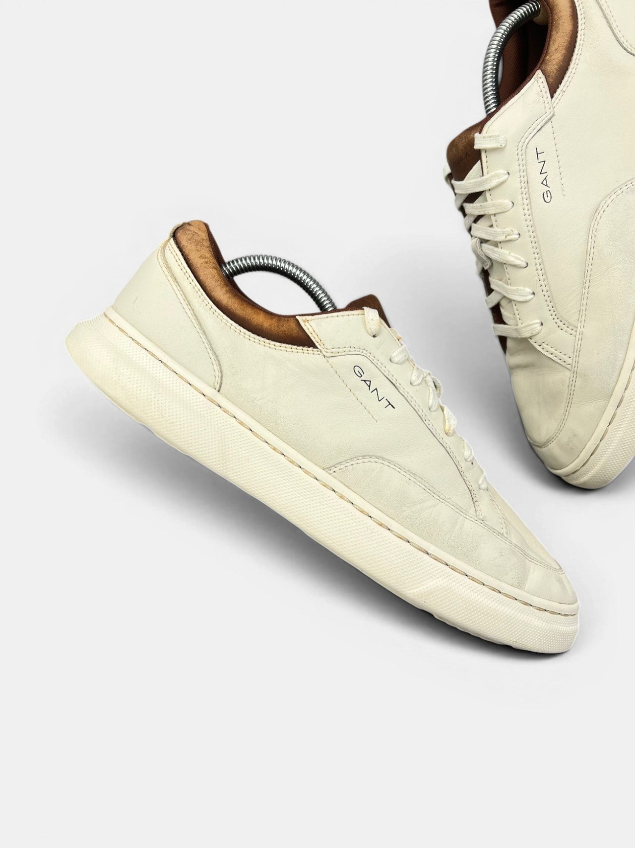 Gant Joree — buty sportowe męskie w bardzo dobrym stanie rozmiar 43, zewnętrzny panel prawego buta