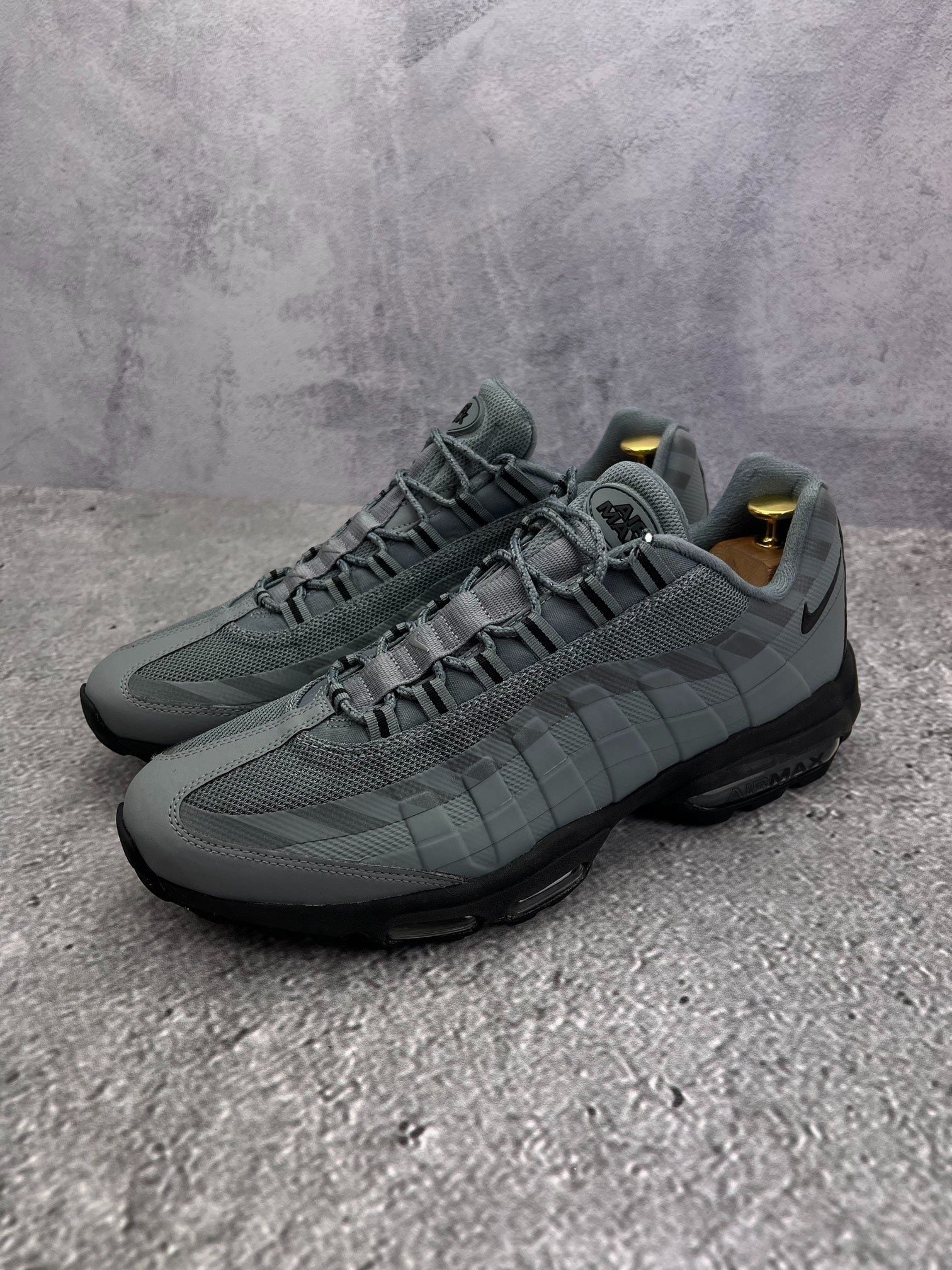 Nike Air Max 95 Ultra Caution Strip — buty sportowe męskie w bardzo dobrym stanie rozmiar 46, widok z boku