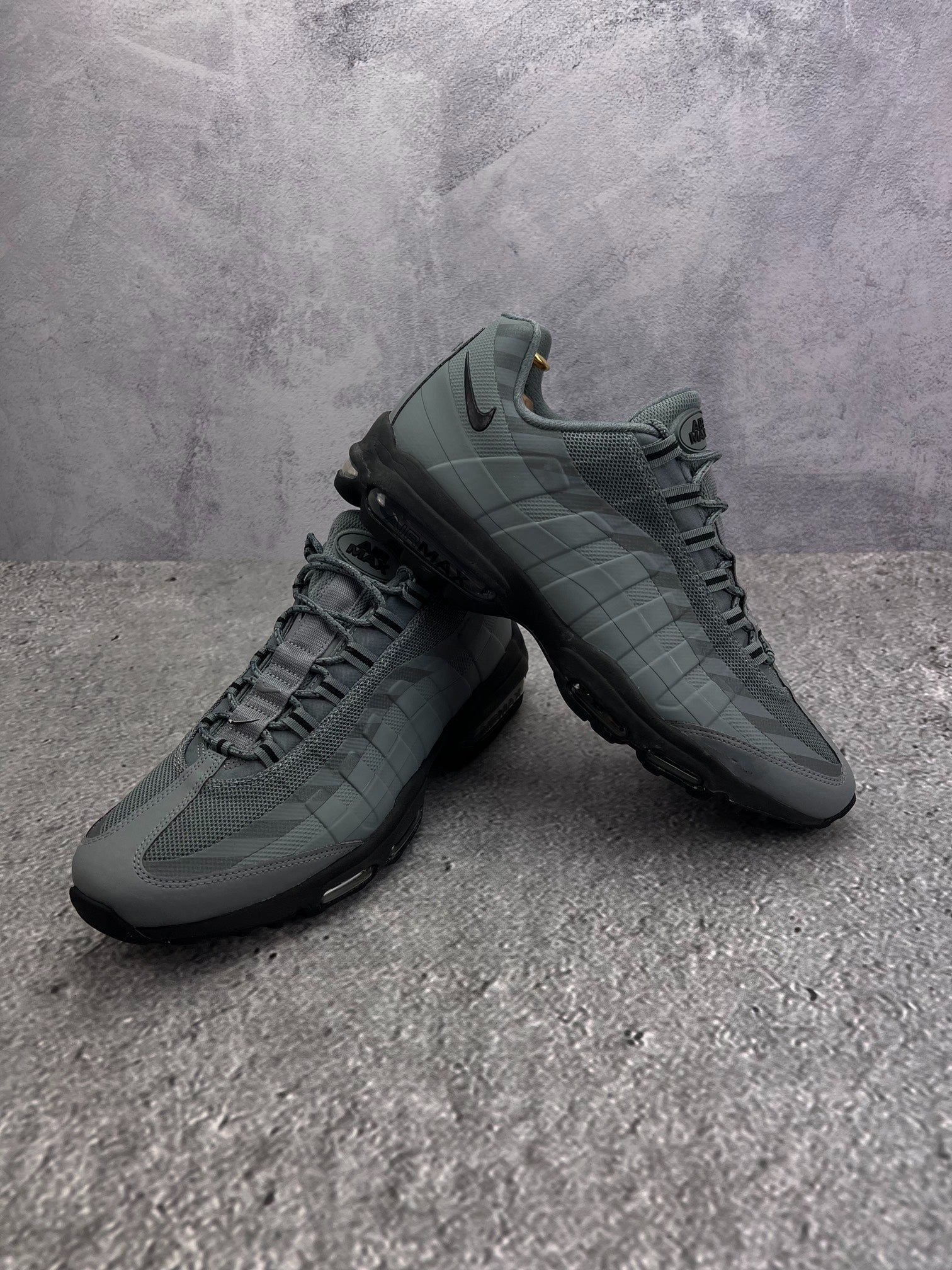 Nike Air Max 95 Ultra Caution Strip — buty sportowe męskie w bardzo dobrym stanie rozmiar 46, boczny profil