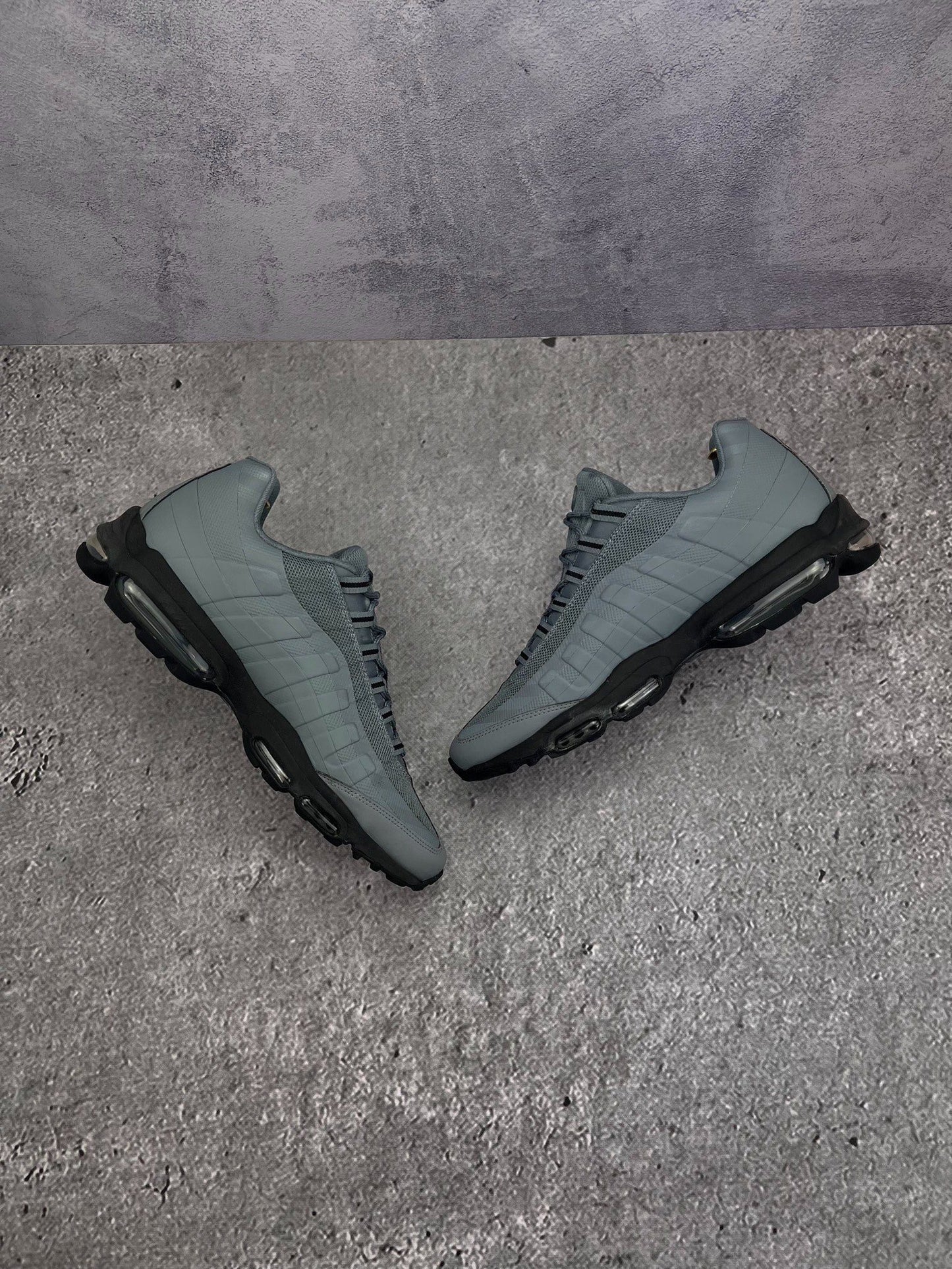 Nike Air Max 95 Ultra Caution Strip — buty sportowe męskie w bardzo dobrym stanie rozmiar 46, widok z góry na wewnętrzną stronę butów