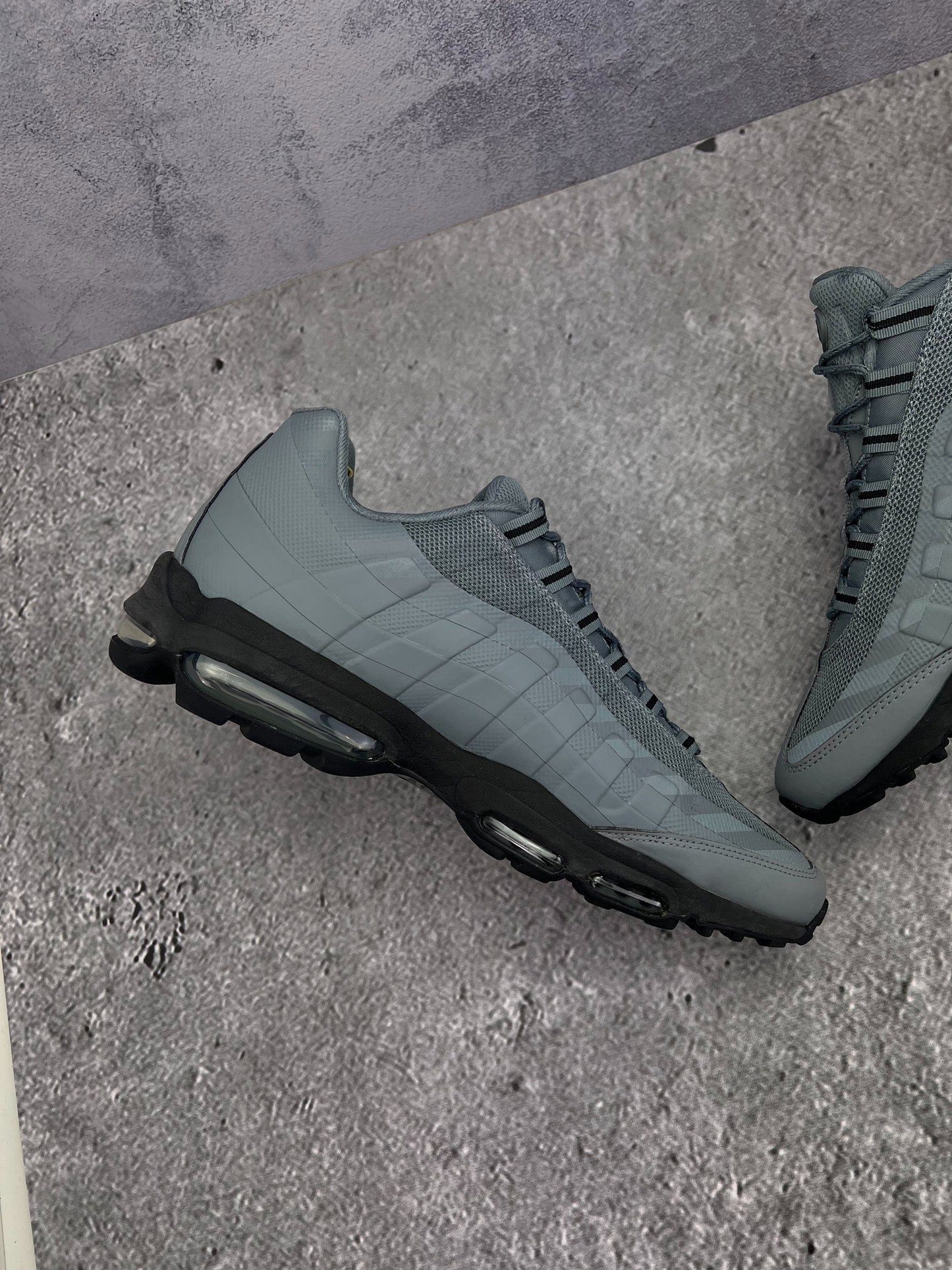 Nike Air Max 95 Ultra Caution Strip — buty sportowe męskie w bardzo dobrym stanie rozmiar 46, wewnętrzny panel lewego buta