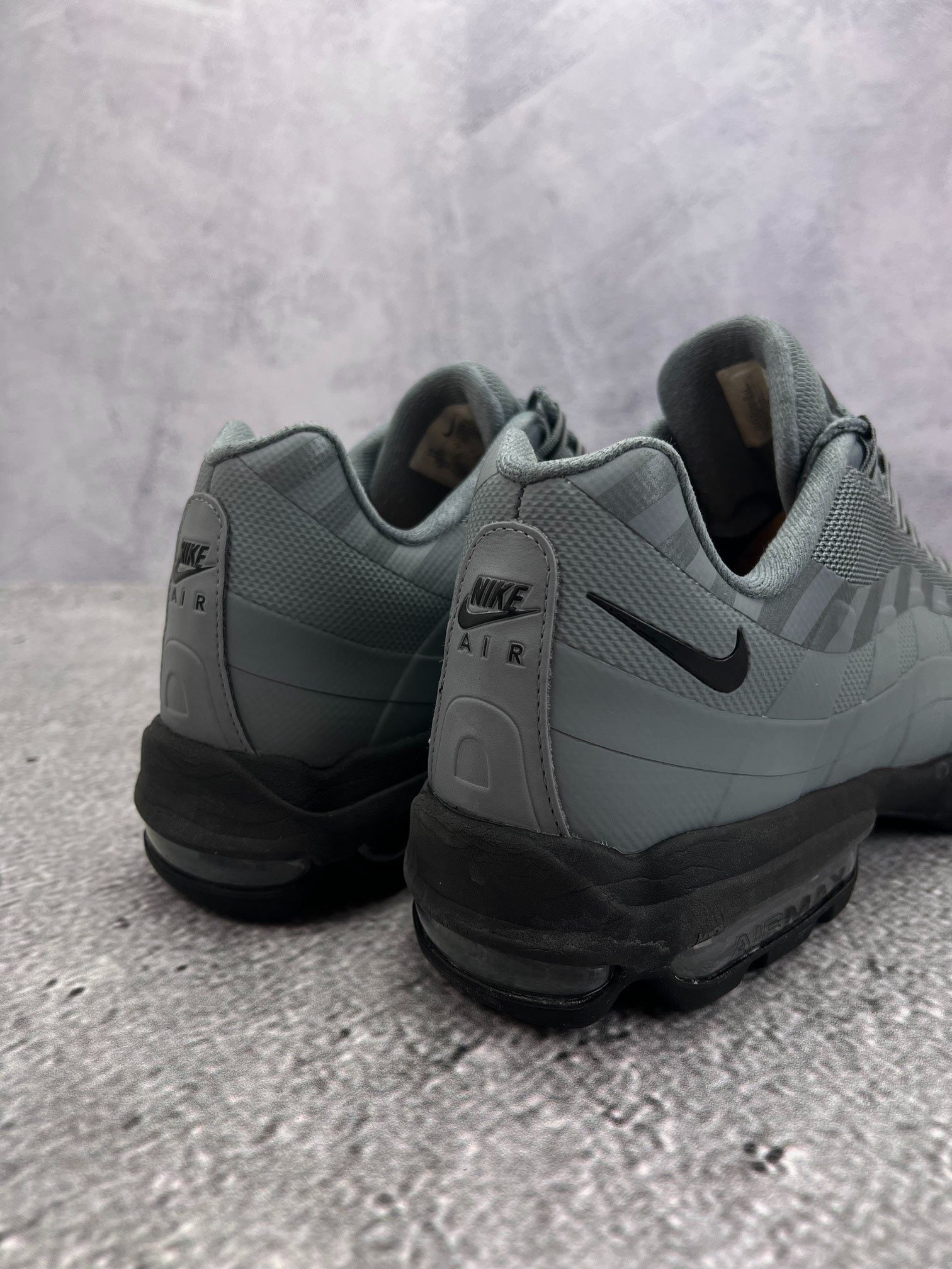 Nike Air Max 95 Ultra Caution Strip — buty sportowe męskie w bardzo dobrym stanie rozmiar 46, widok z tyłu