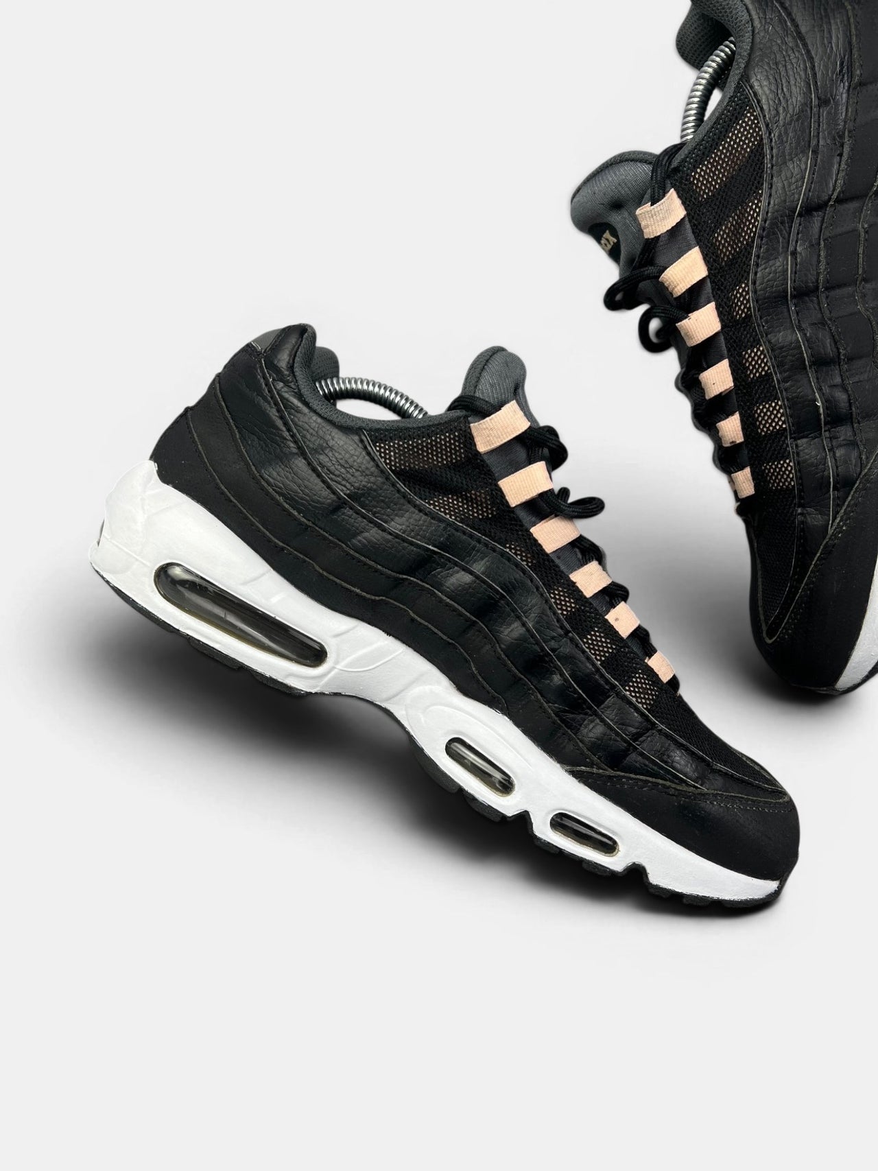 Nike Air Max 95 — buty sportowe męskie w bardzo dobrym stanie rozmiar 44, wewnętrzny panel lewego buta