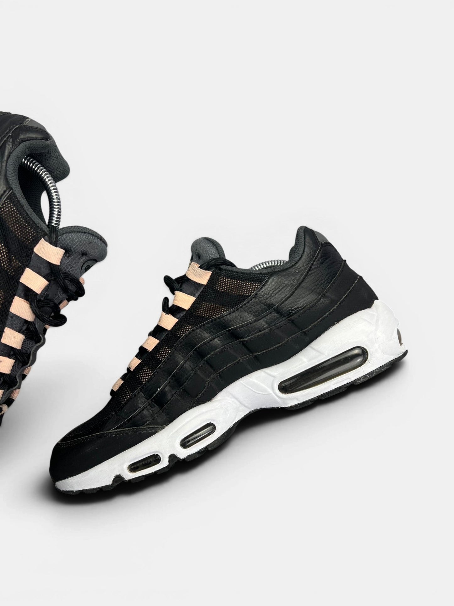 Nike Air Max 95 — buty sportowe męskie w bardzo dobrym stanie rozmiar 44, wewnętrzny panel prawego buta