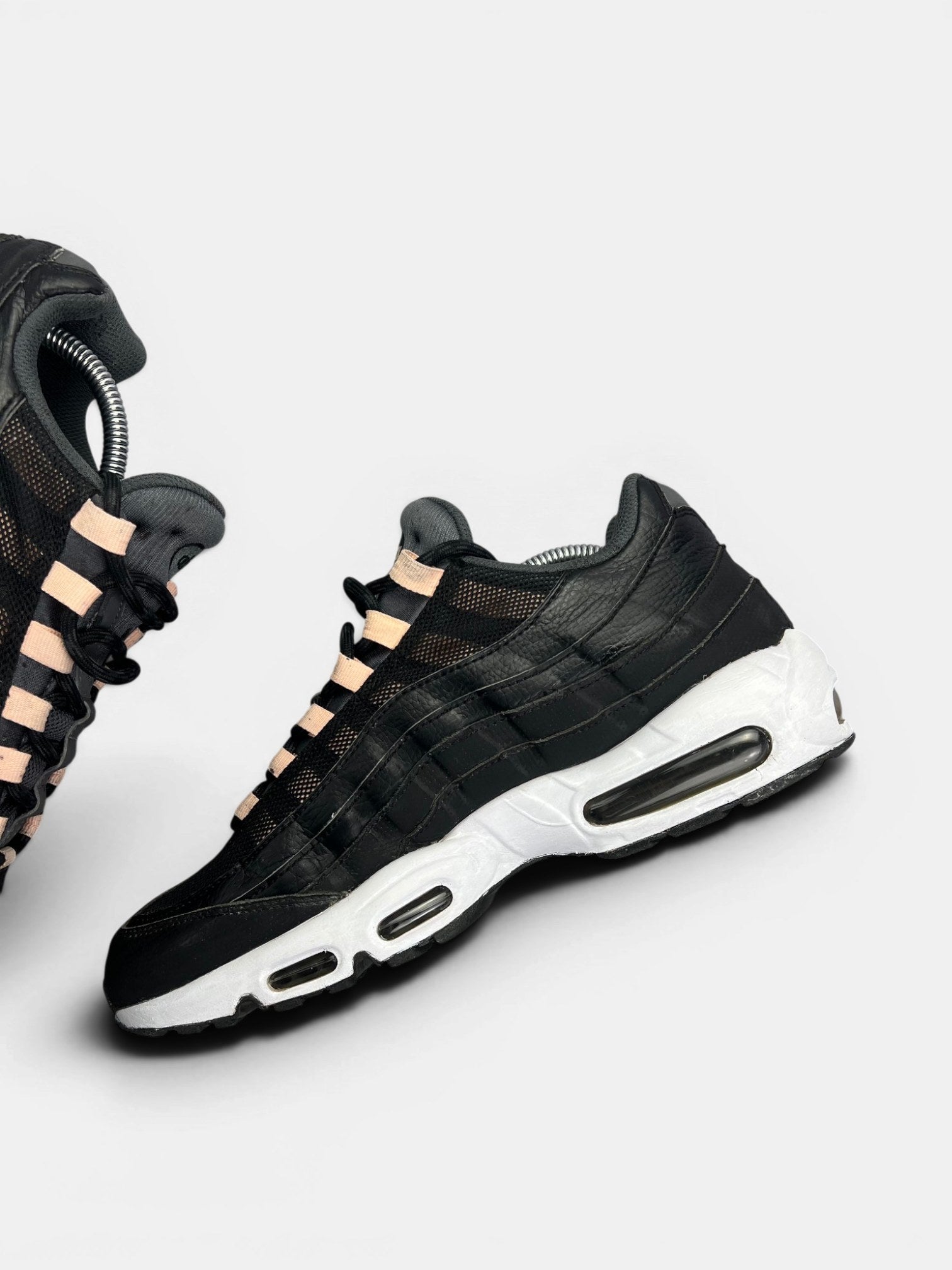 Nike Air Max 95 — buty sportowe męskie w bardzo dobrym stanie rozmiar 44, wewnętrzny panel prawego buta